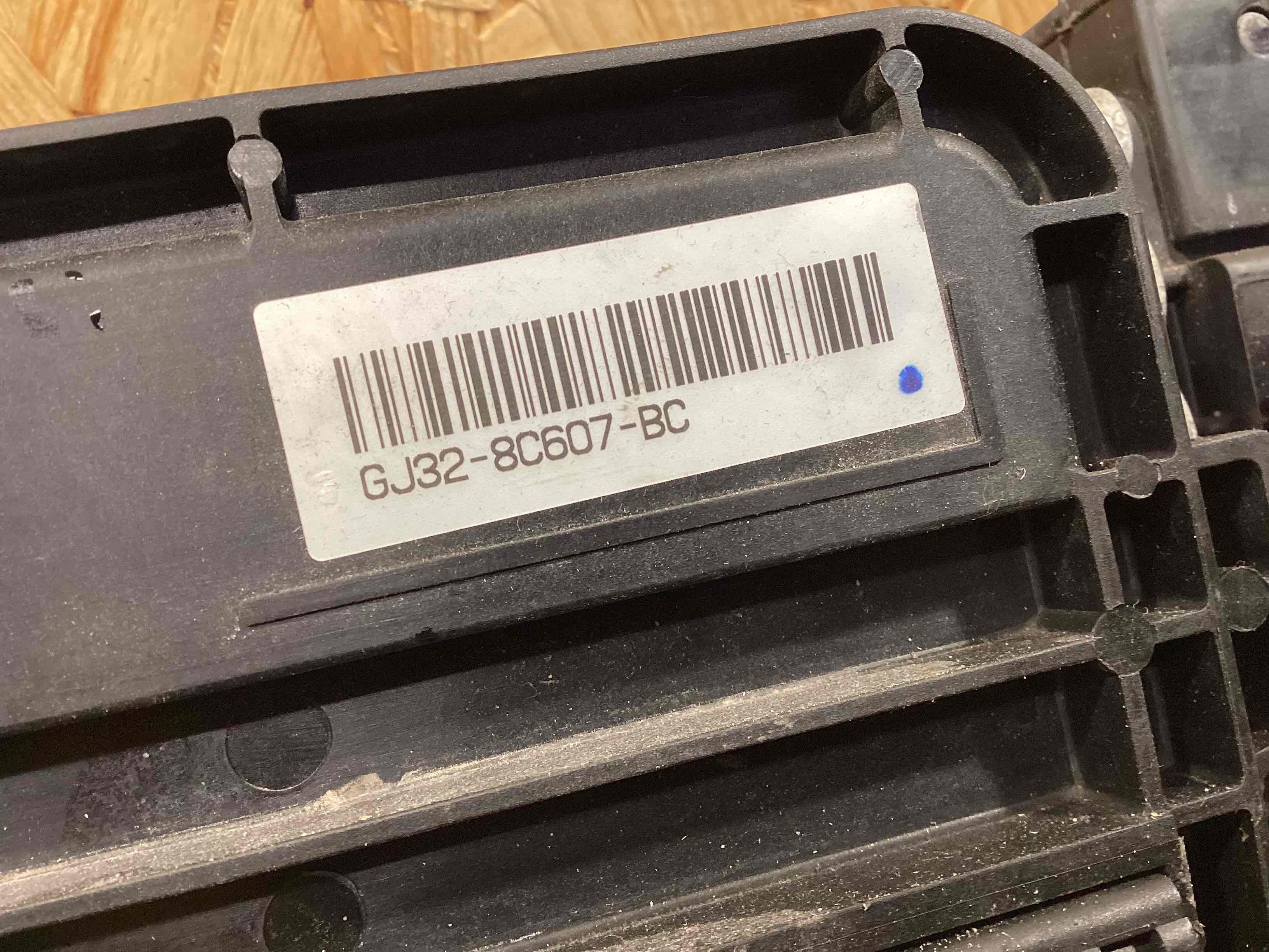 Передняя панель крепления облицовки (телевизор) Land Rover Discovery Sport L550 020426-108