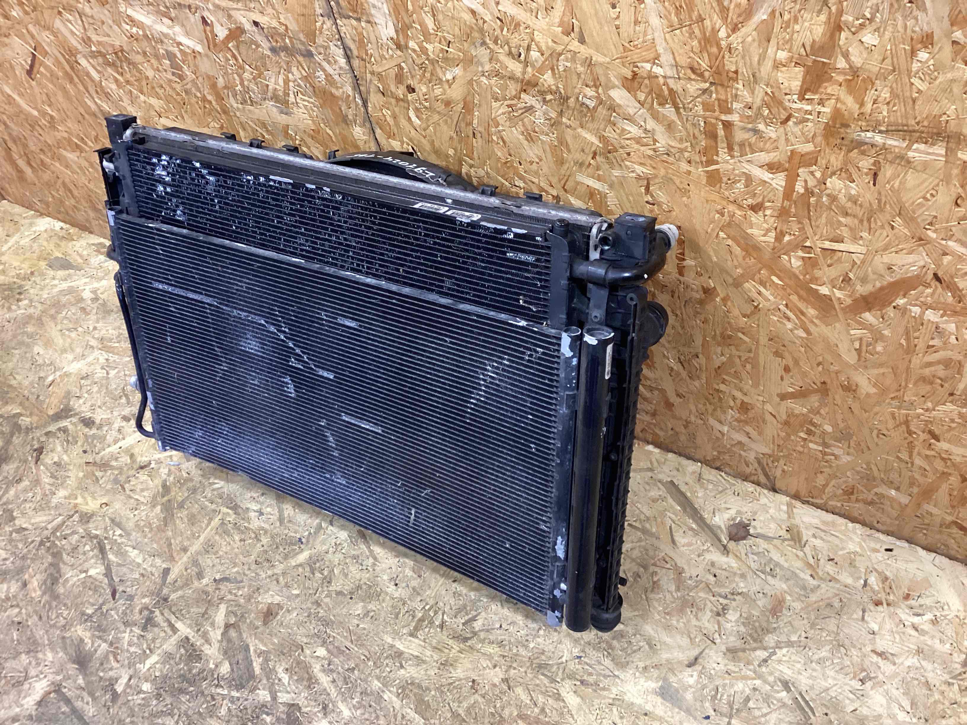 Передняя панель крепления облицовки (телевизор) Land Rover Discovery Sport L550 020426-108