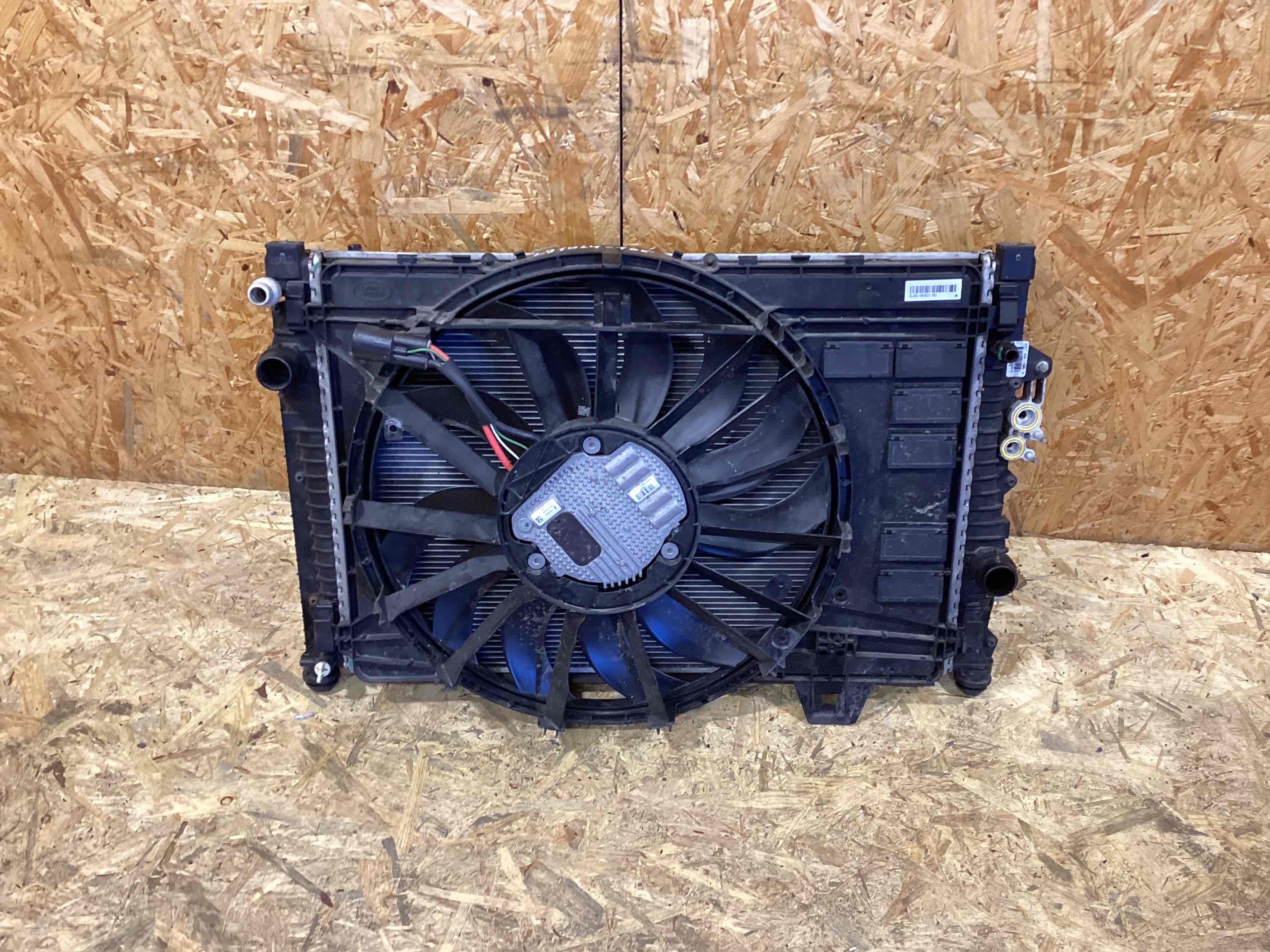 Передняя панель крепления облицовки (телевизор) Land Rover Discovery Sport L550 020426-108