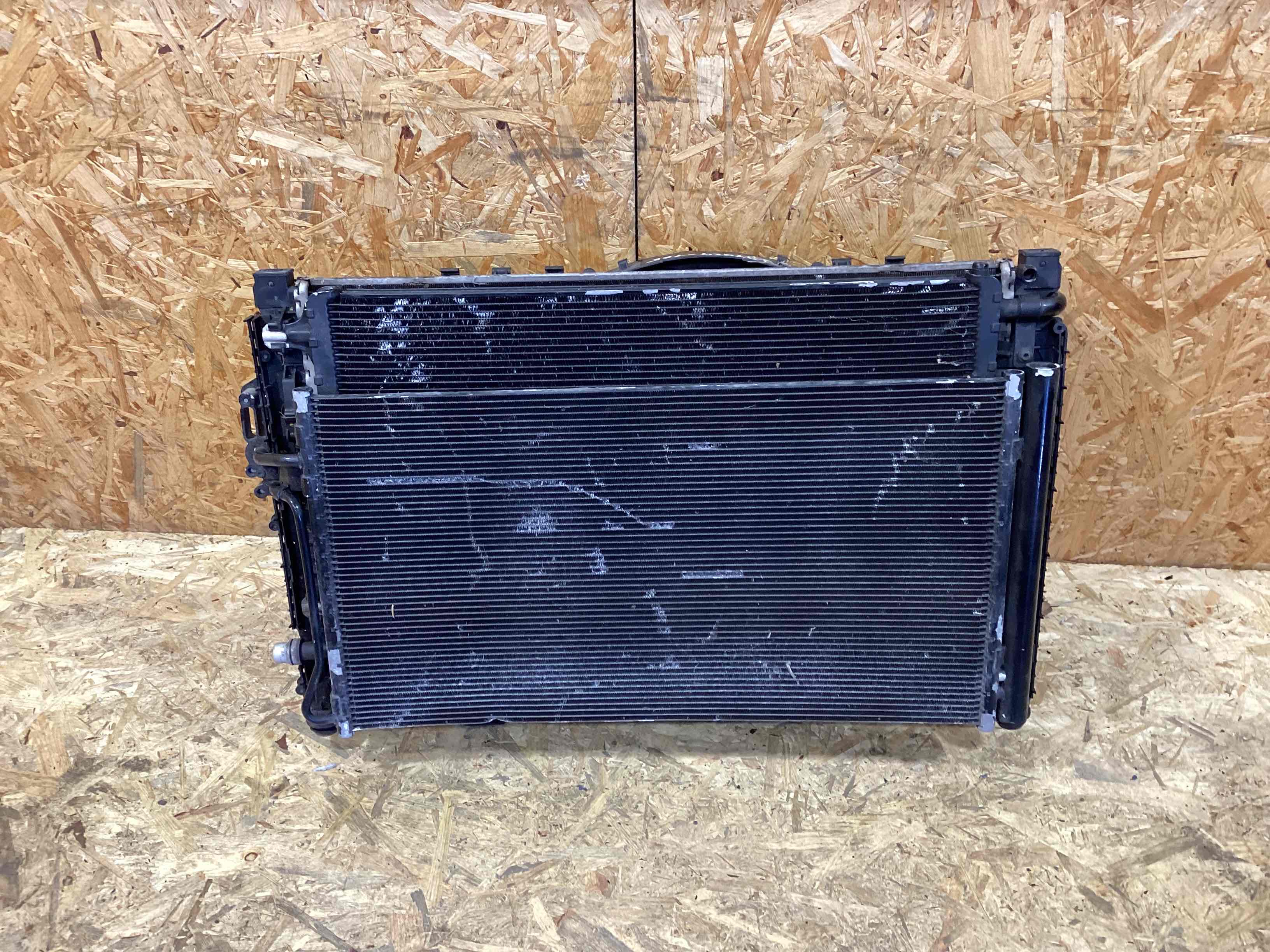 Передняя панель крепления облицовки (телевизор) Land Rover Discovery Sport L550 020426-108