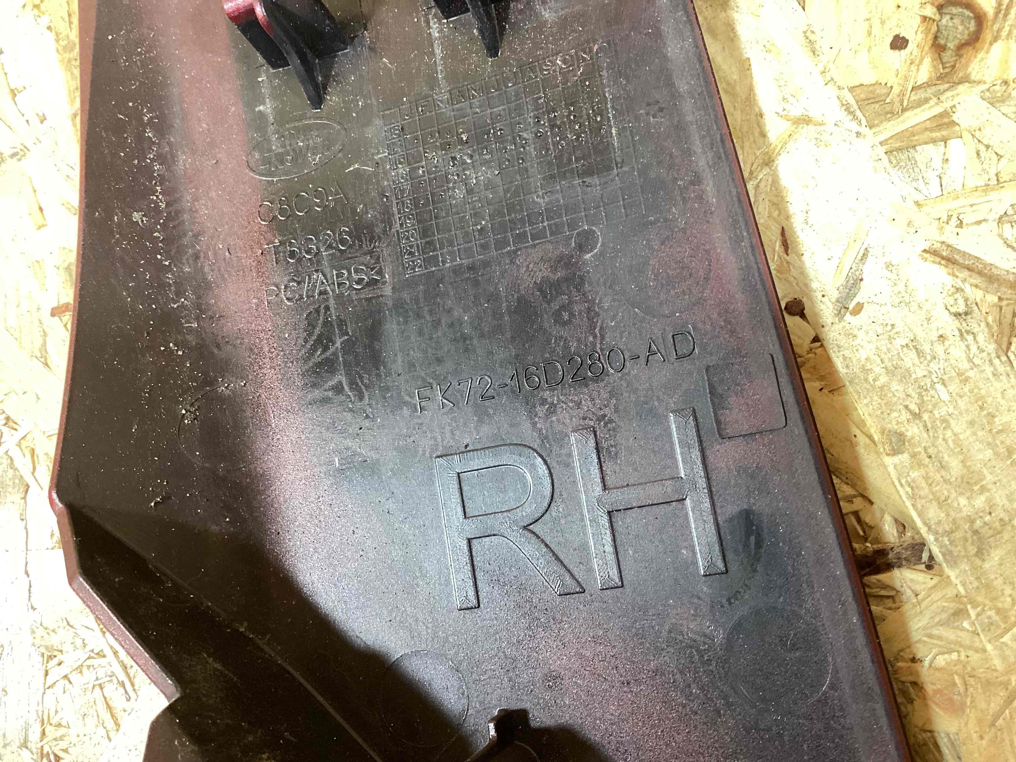 Молдинг крыла, решетки и жабры крыла Land Rover Discovery Sport L550 020426-109