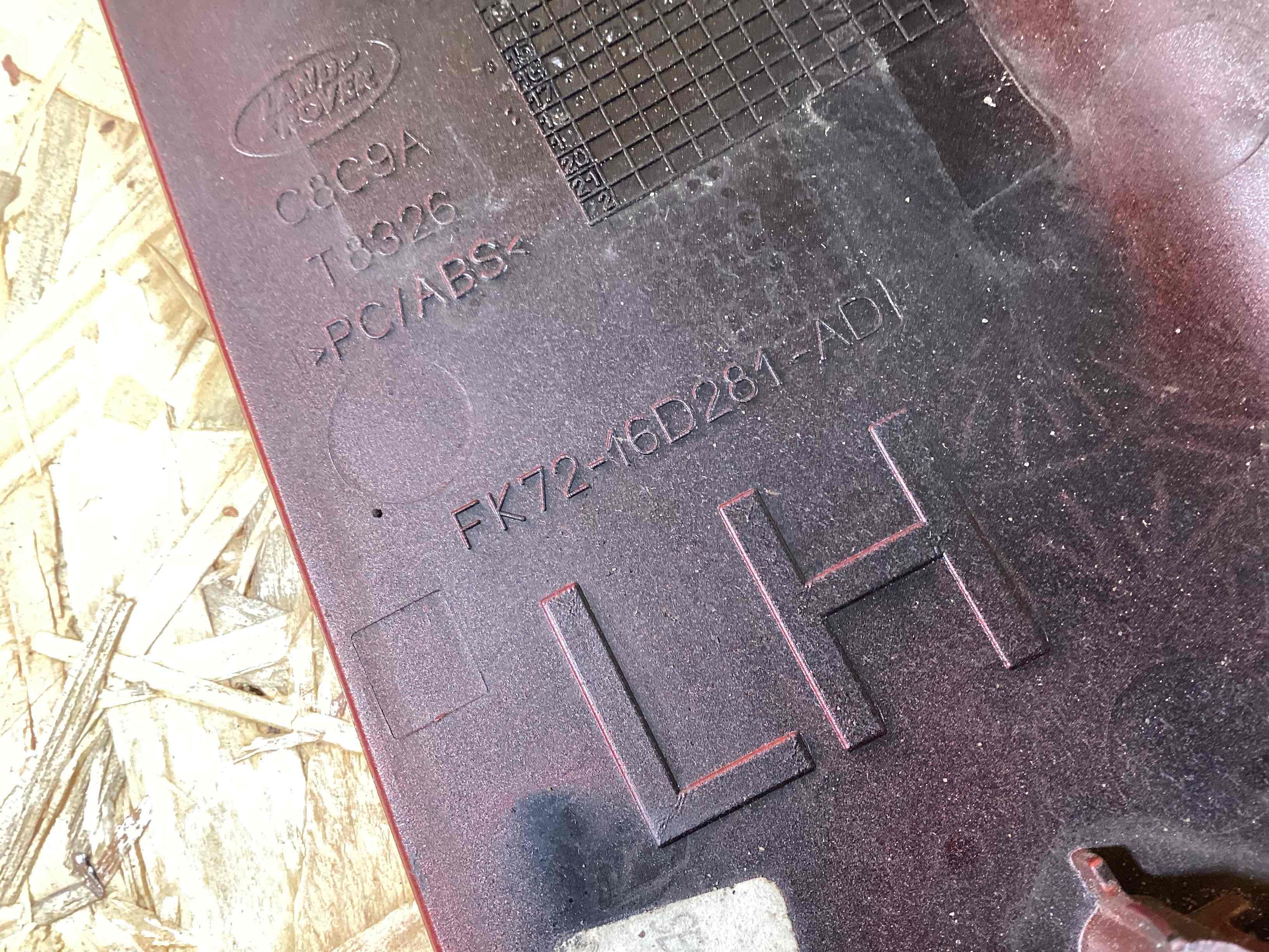 Молдинг крыла, решетки и жабры крыла Land Rover Discovery Sport L550 020426-109