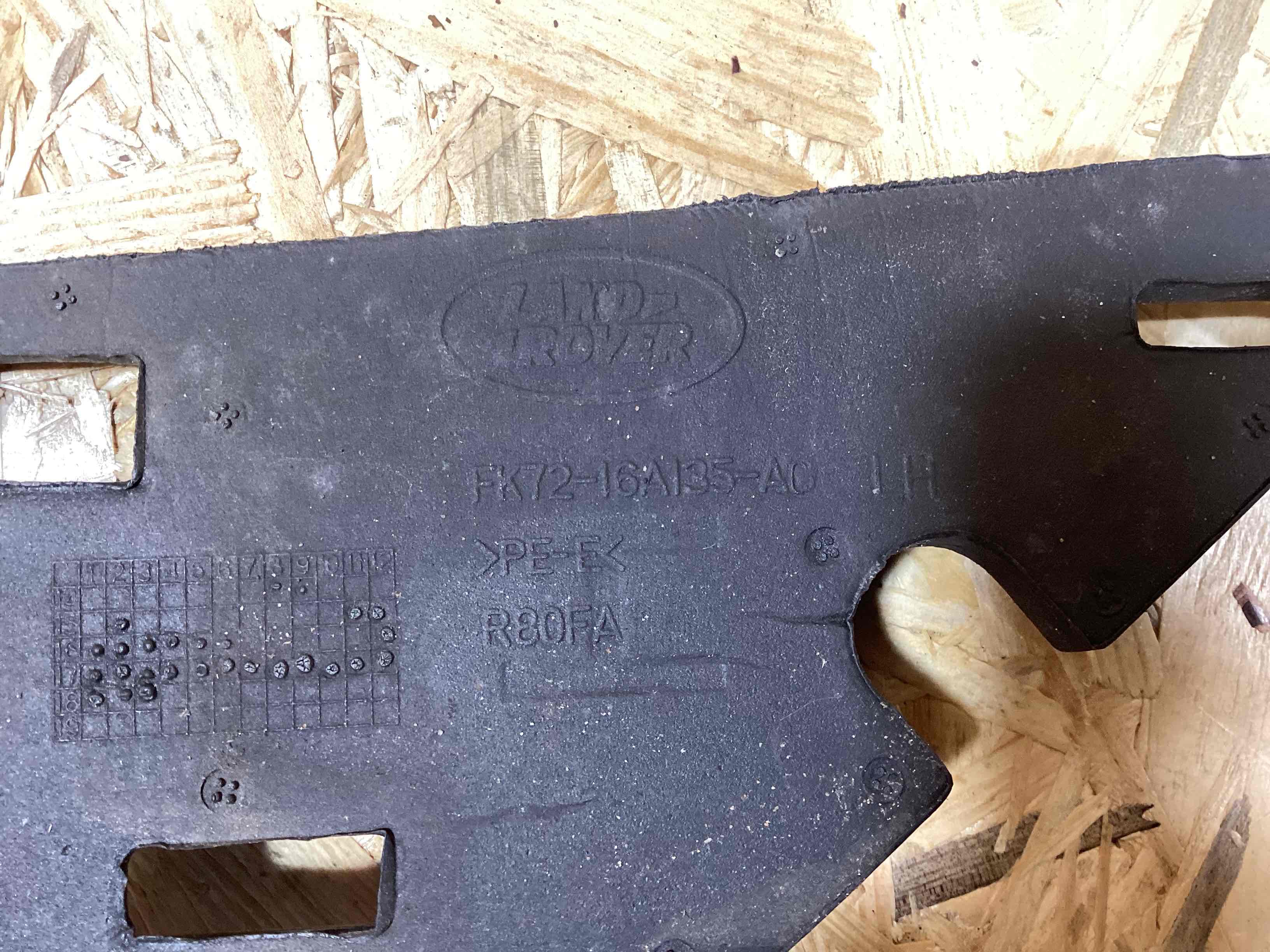 Молдинг крыла, решетки и жабры крыла Land Rover Discovery Sport L550 020426-109