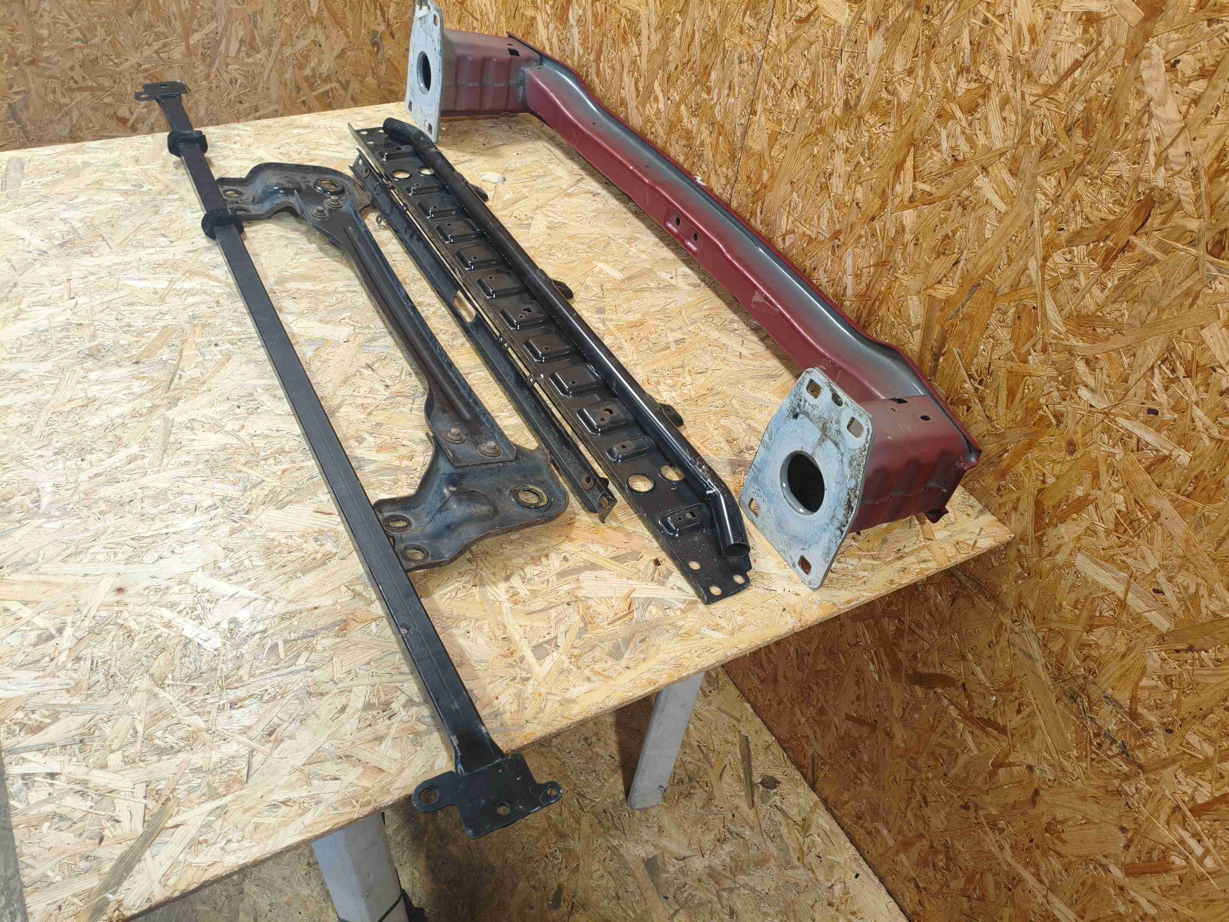 Усилитель бампера переднего Land Rover Discovery Sport L550 020426-115