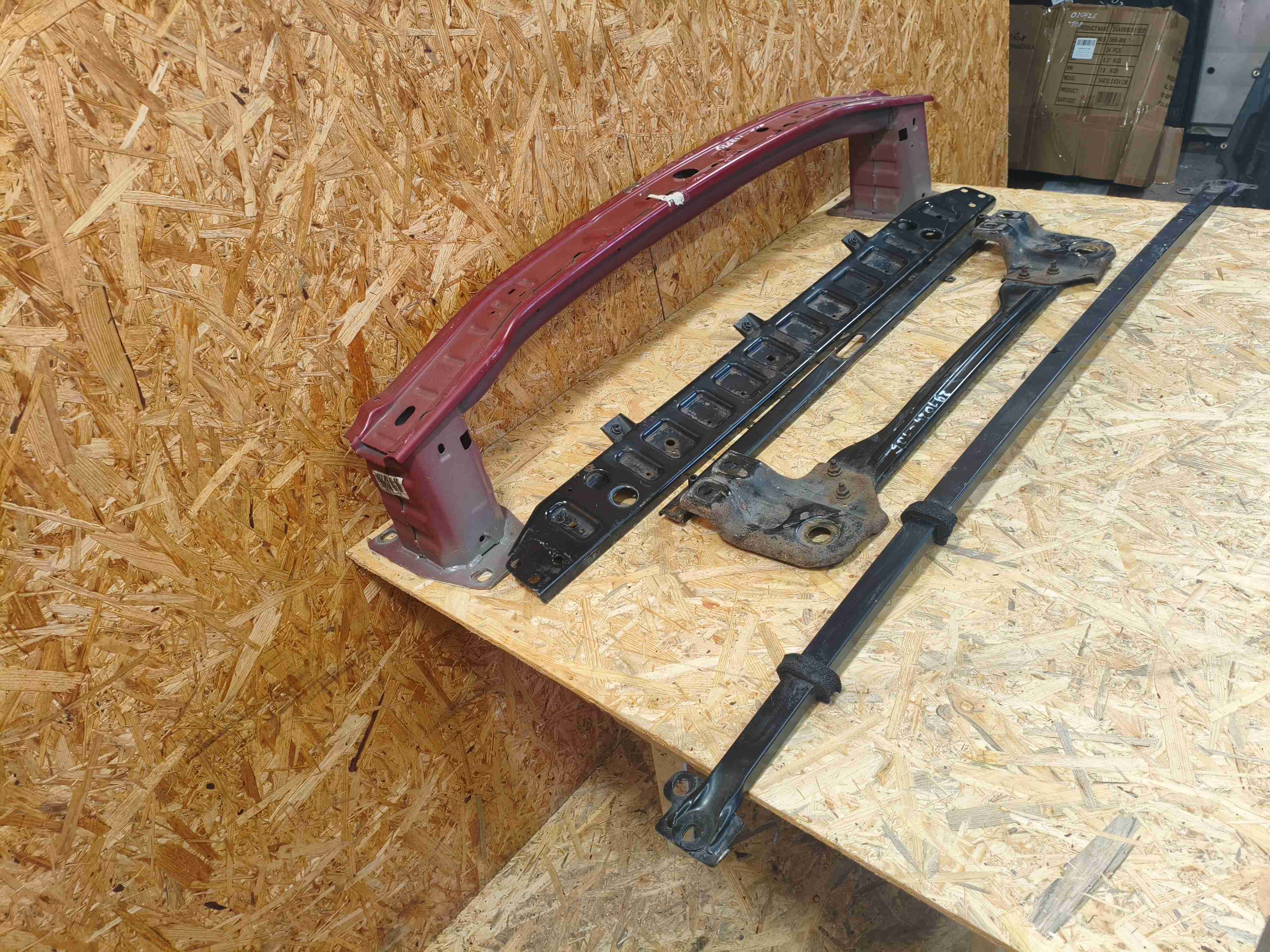 Усилитель бампера переднего Land Rover Discovery Sport L550 020426-115