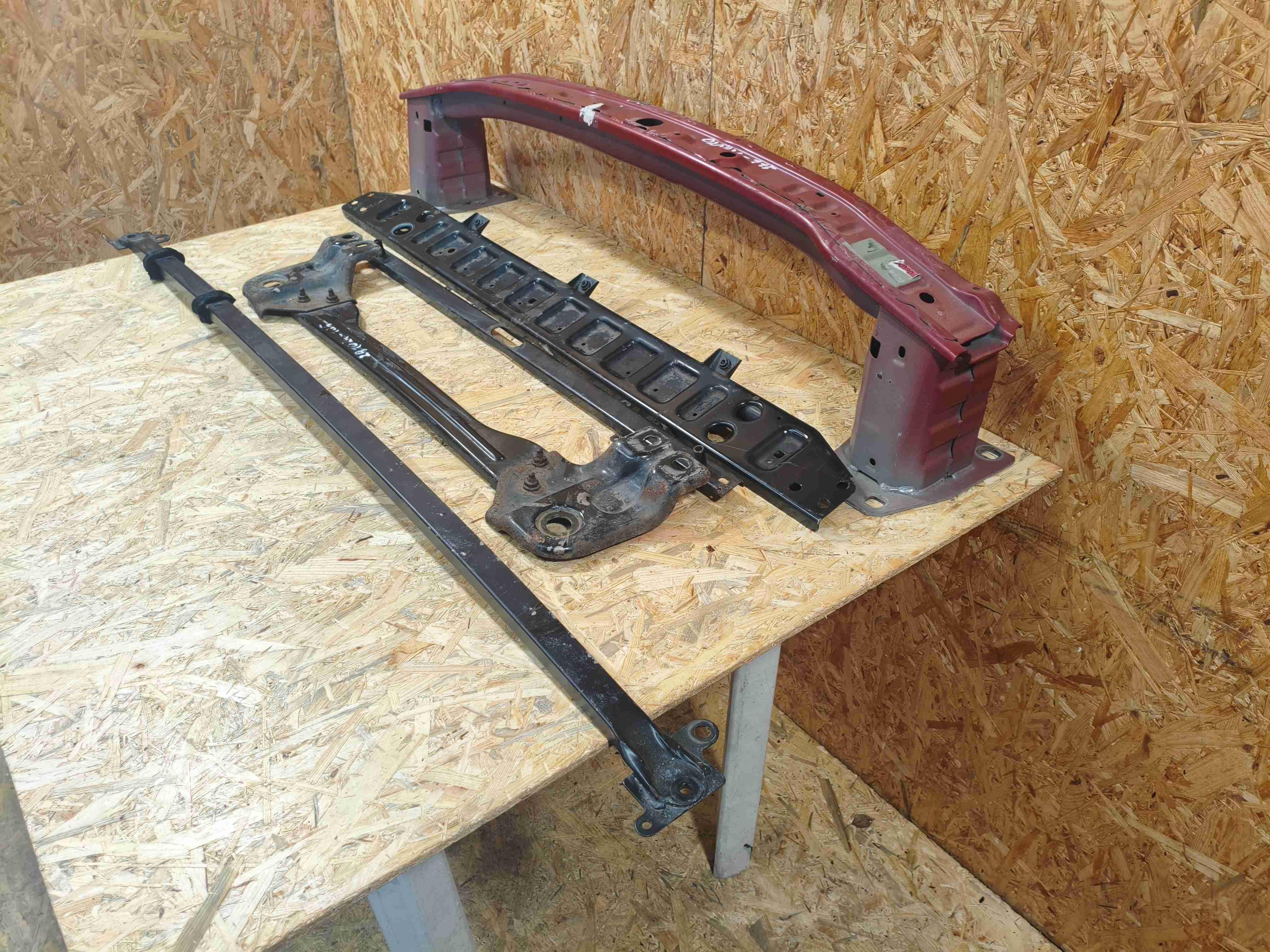 Усилитель бампера переднего Land Rover Discovery Sport L550 020426-115