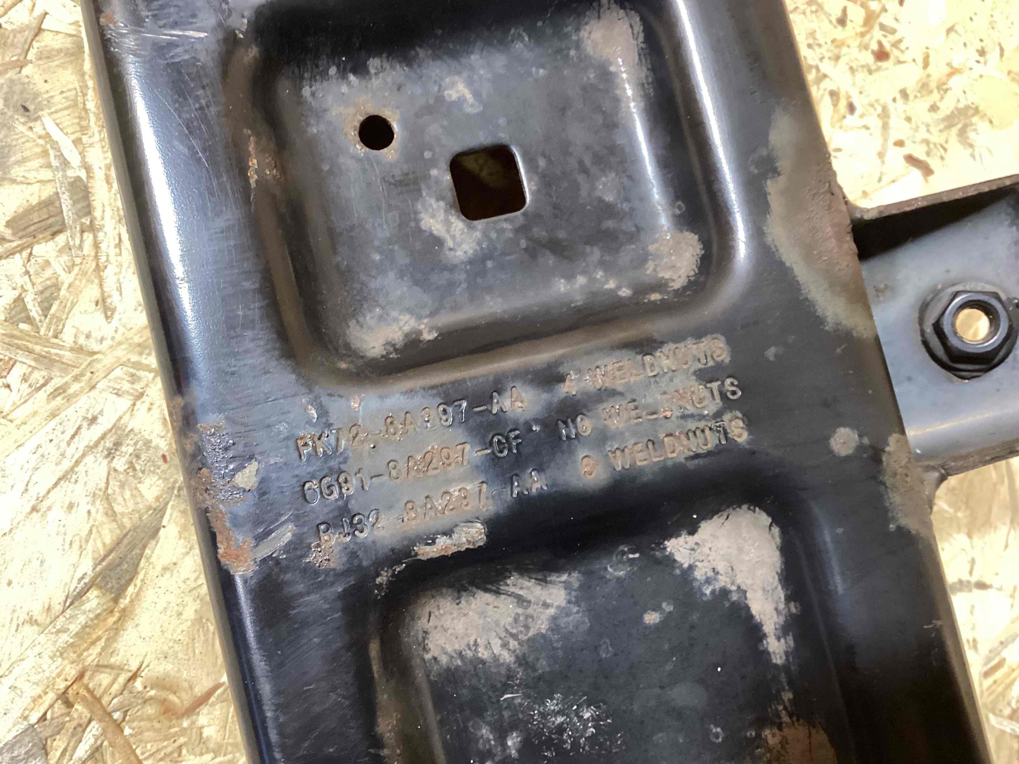 Передняя панель крепления облицовки (телевизор) Land Rover Discovery Sport L550 020426-118