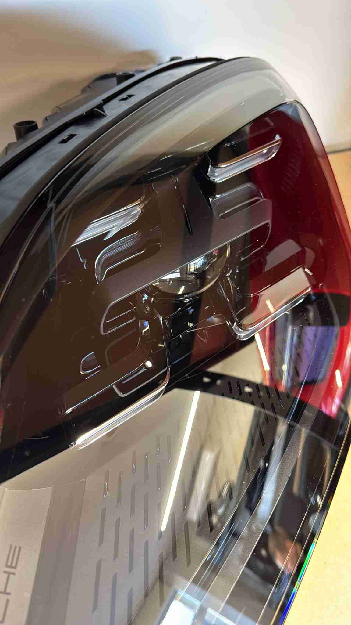 Фара левая Porsche Cayenne 020426-152