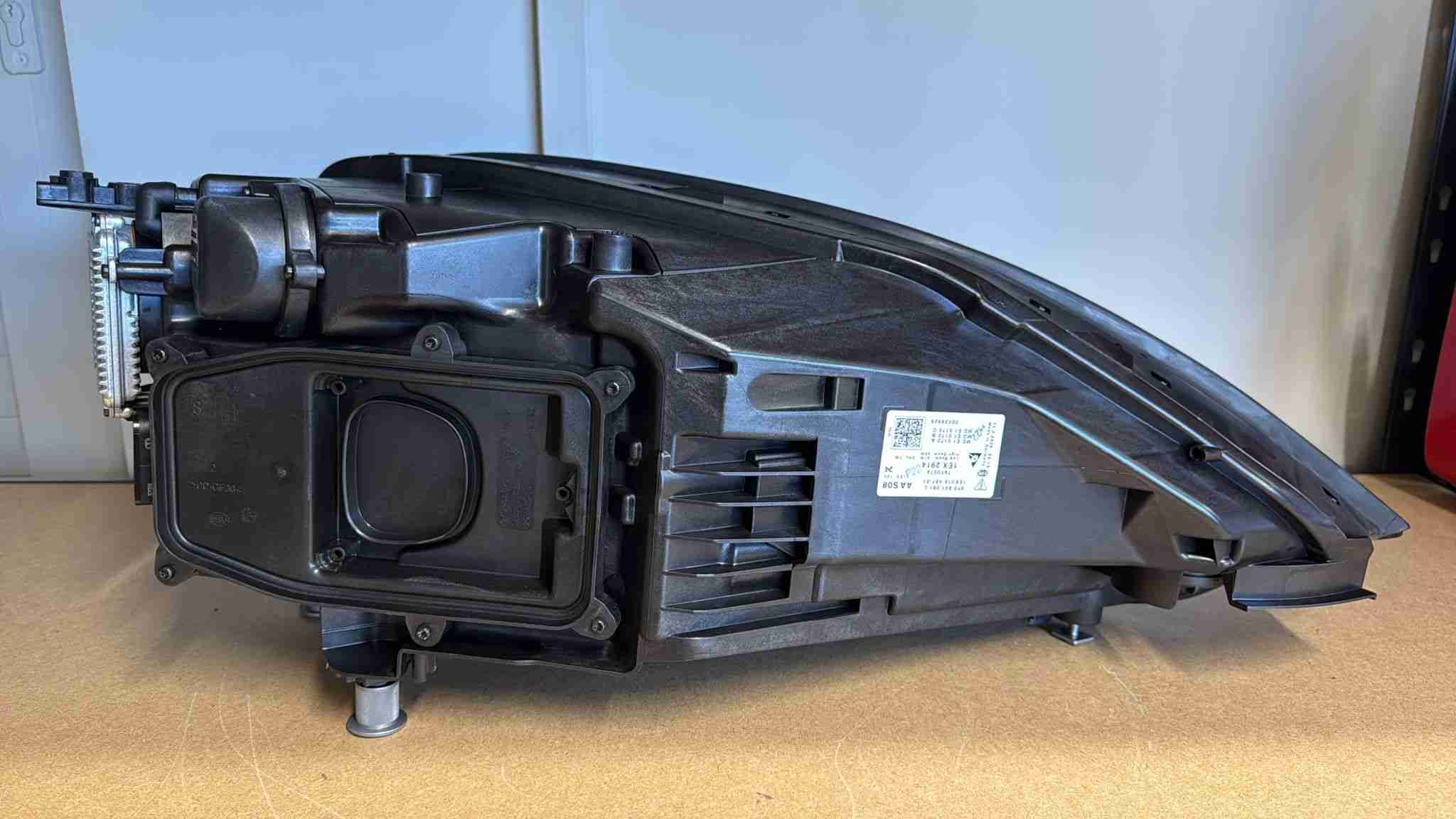 Фара левая Porsche Cayenne 020426-152