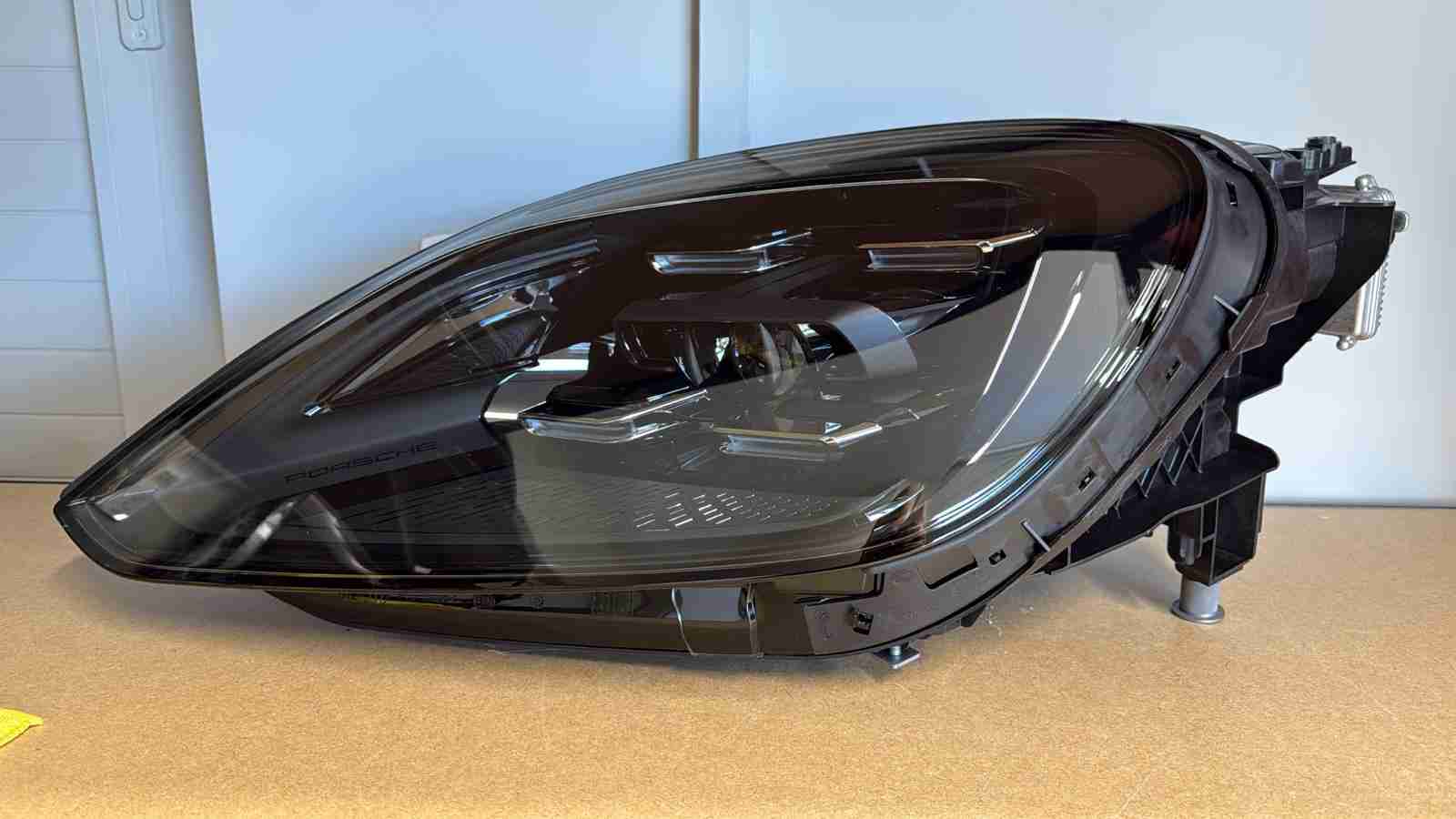 Фара левая Porsche Cayenne 020426-152