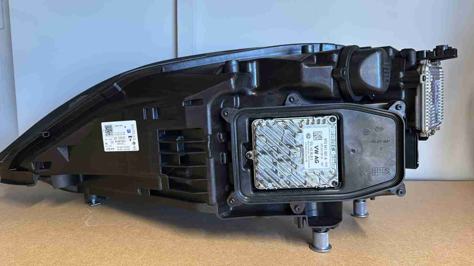 Фара правая Porsche Cayenne 020426-153