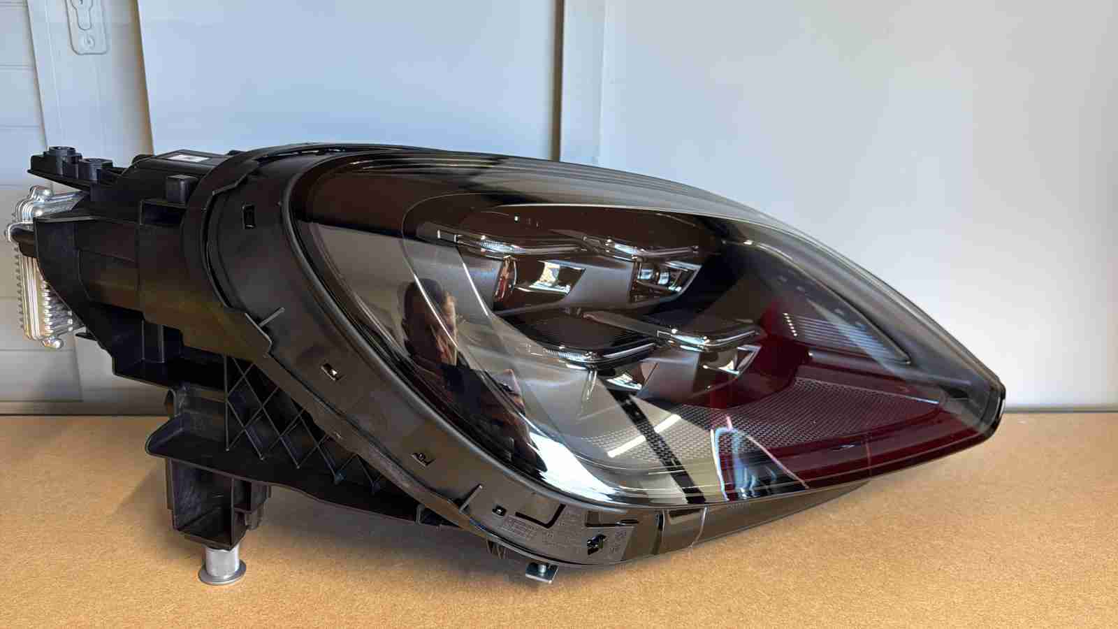 Фара правая Porsche Cayenne 020426-153