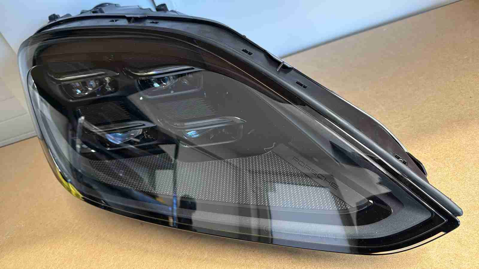 Фара правая Porsche Cayenne 020426-153