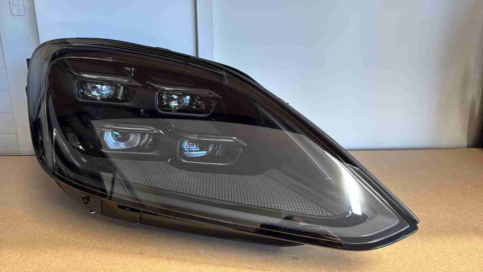 Фара правая Porsche Cayenne 020426-153