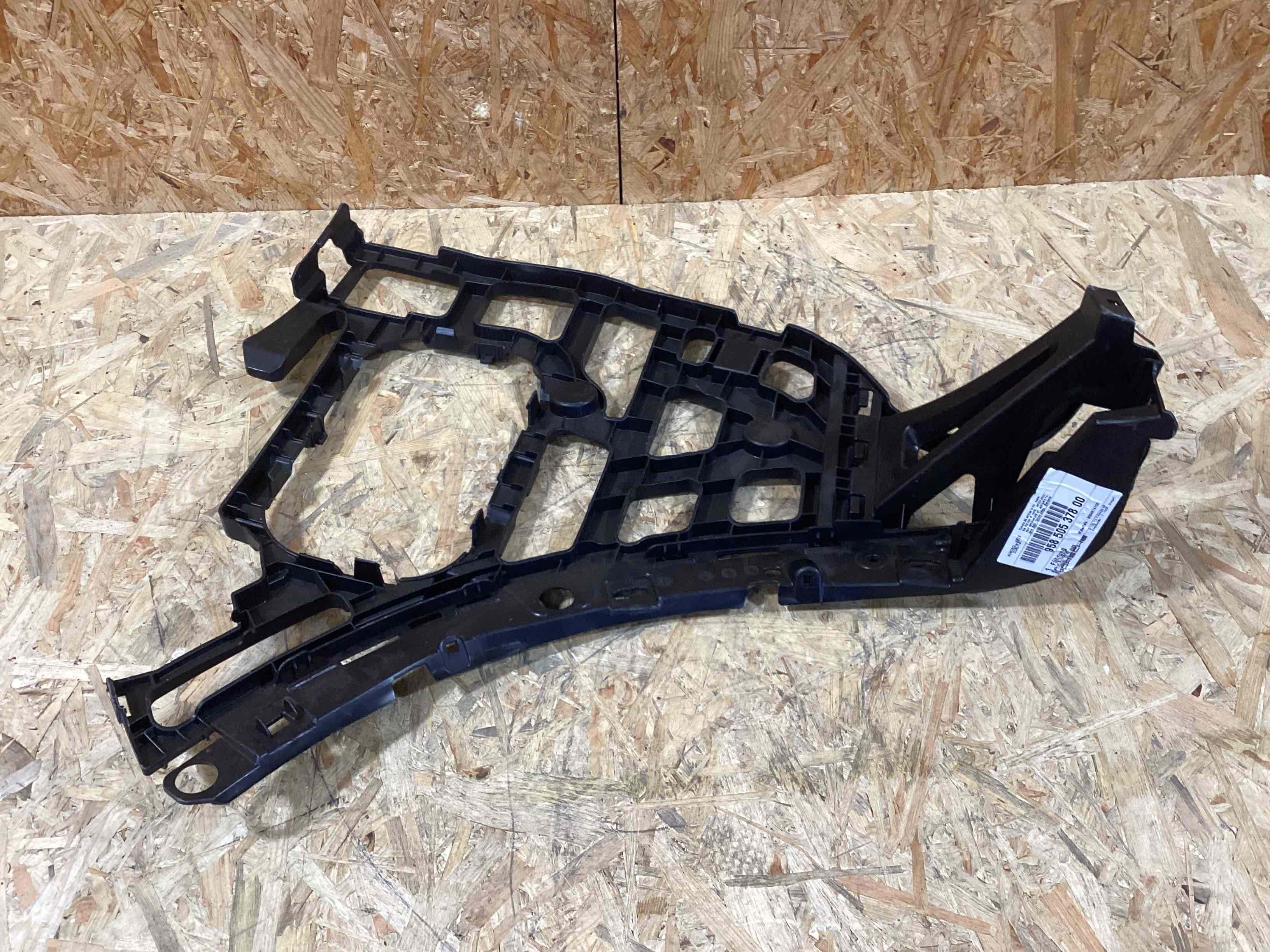 Крепление бампера Porsche Cayenne 020626-127