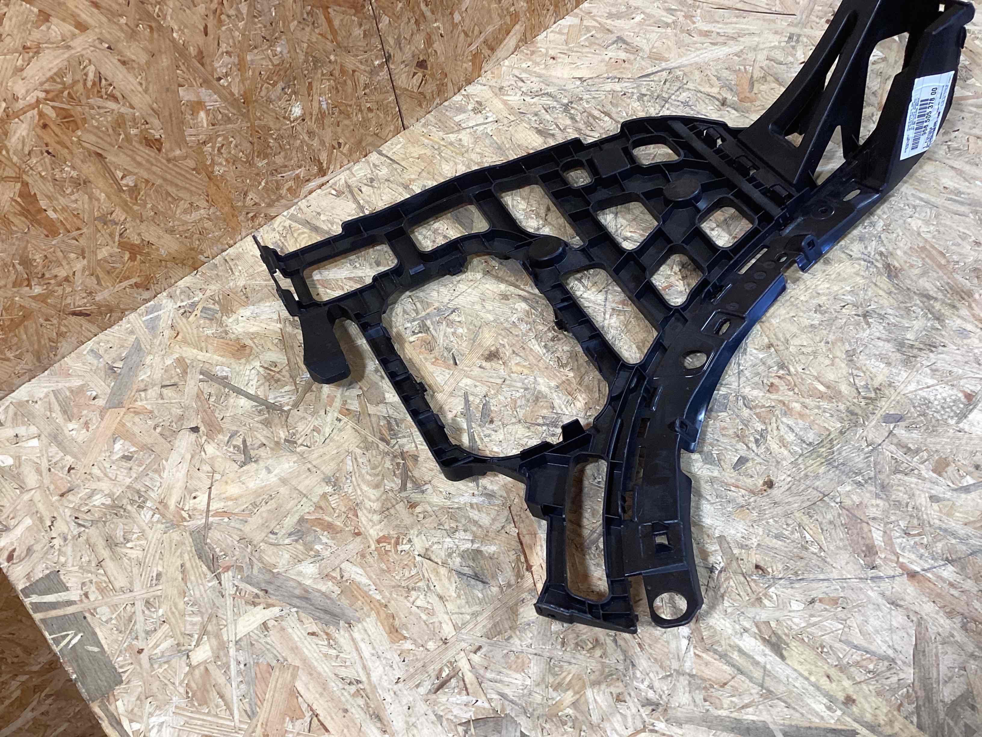 Крепление бампера Porsche Cayenne 020626-127