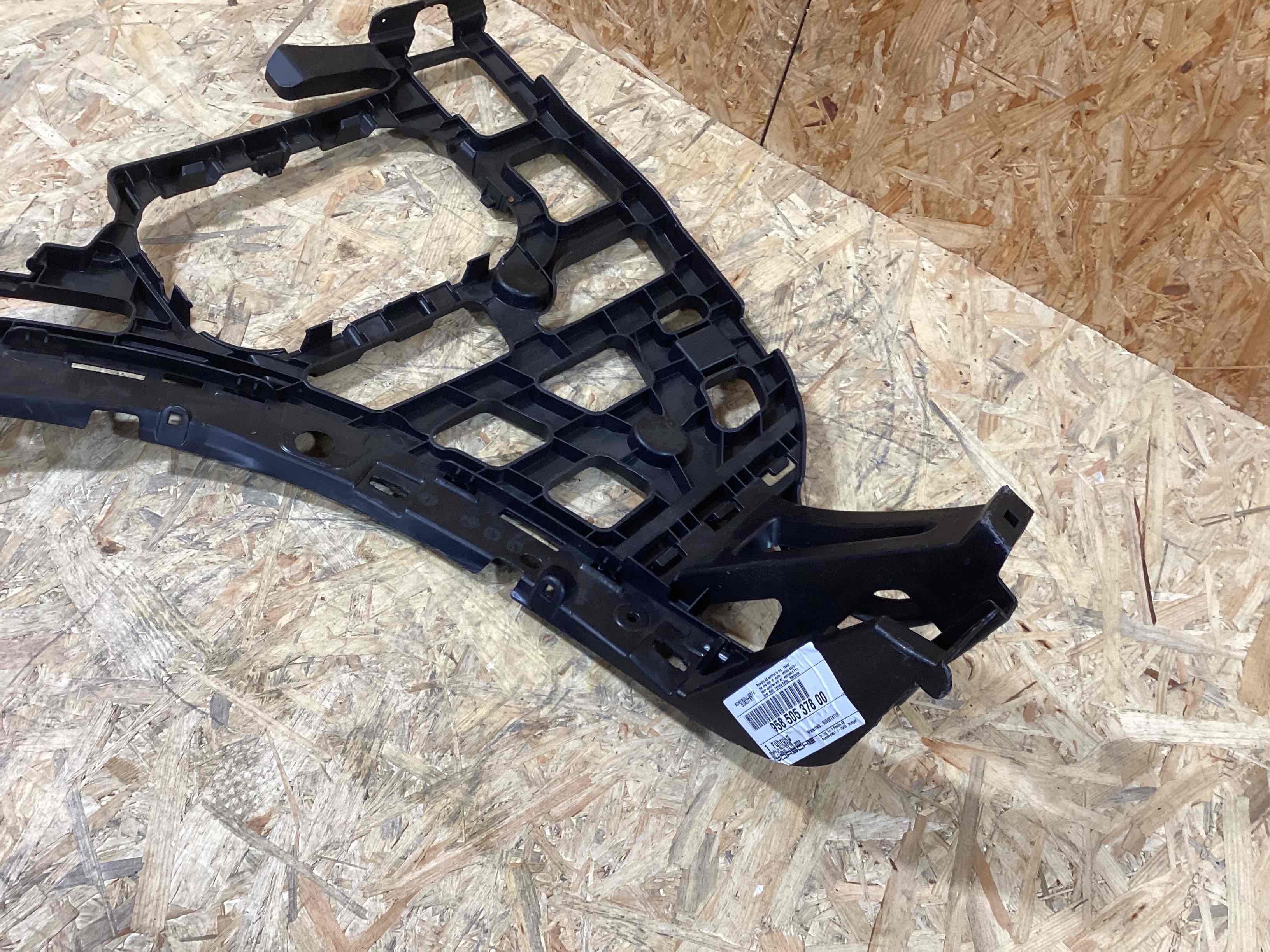 Крепление бампера Porsche Cayenne 020626-127