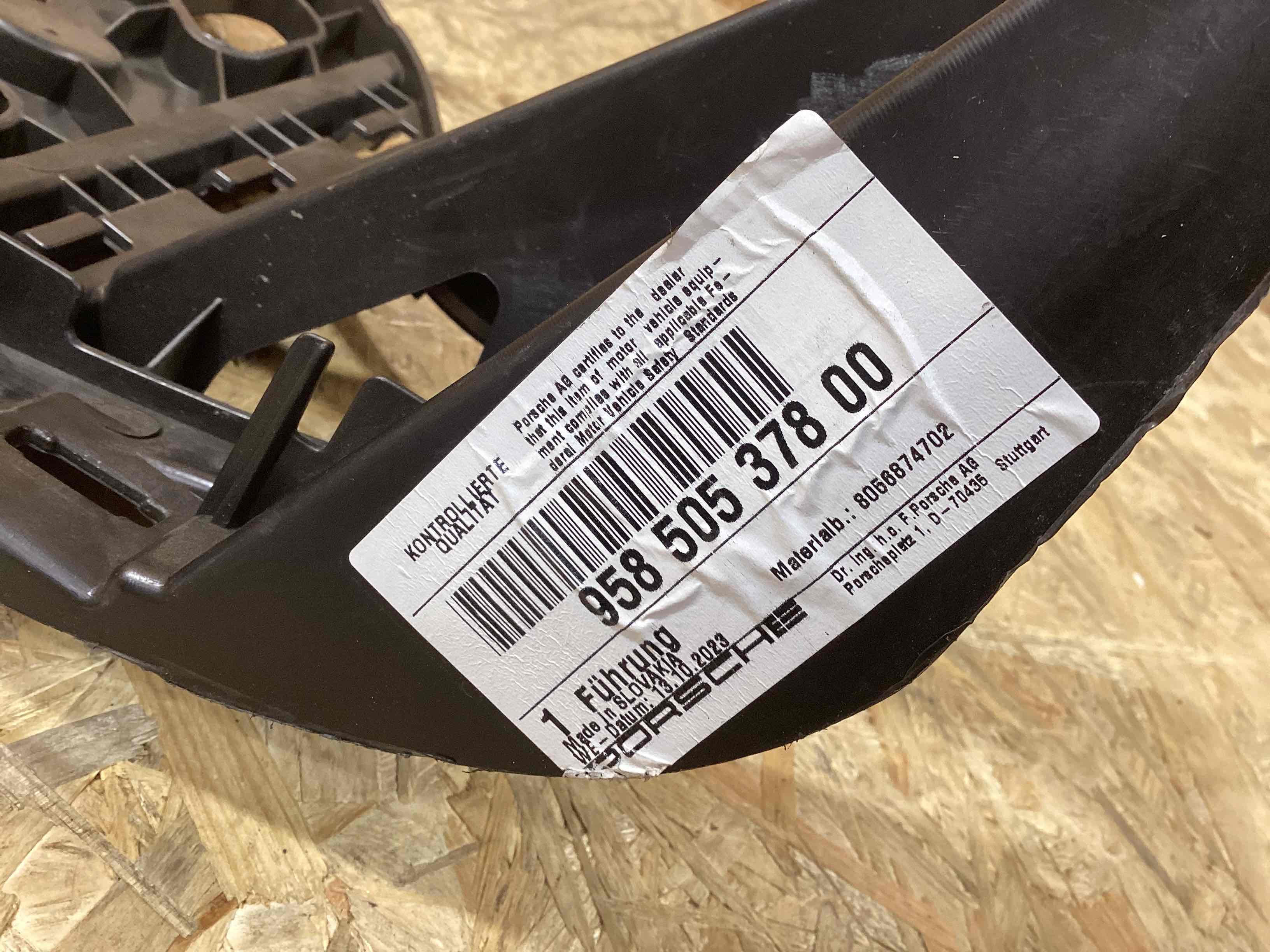 Крепление бампера Porsche Cayenne 020626-127