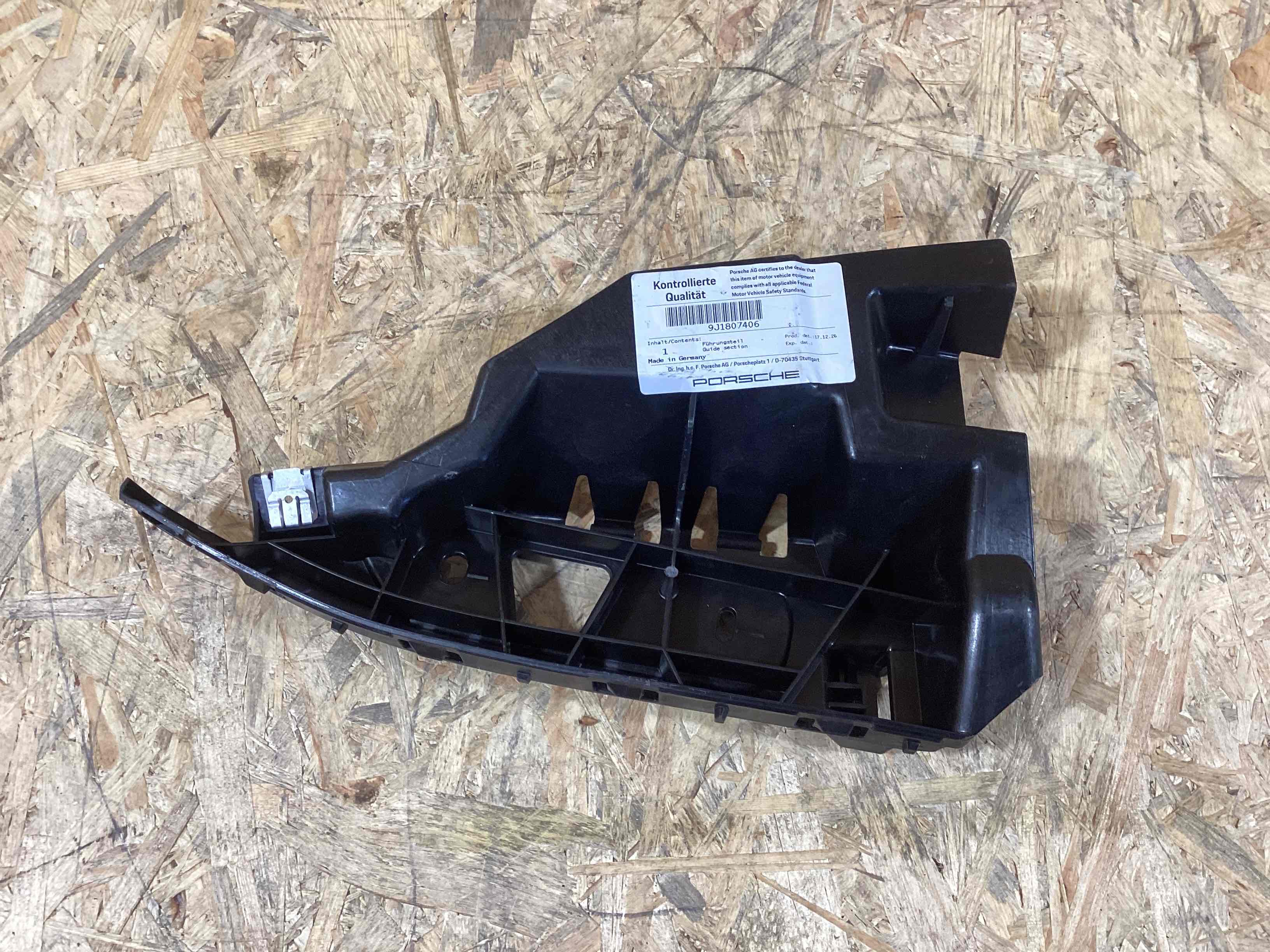 Крепление бампера Porsche Taycan 020626-129