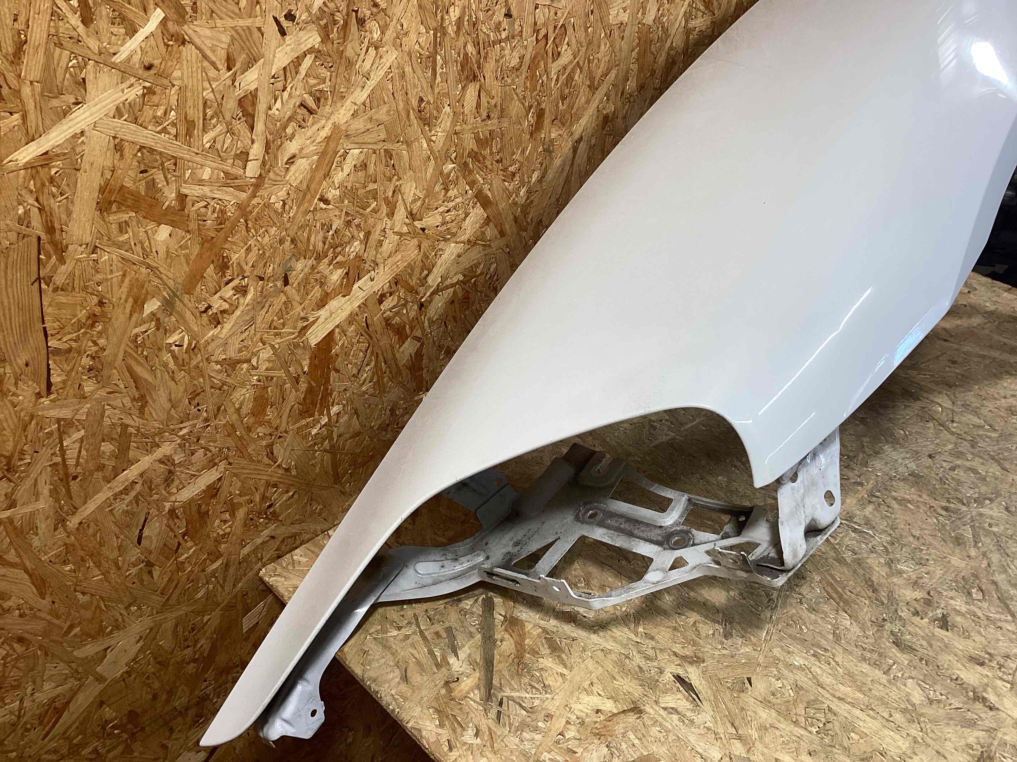Крило переднє ліве Porsche Taycan 021026-102