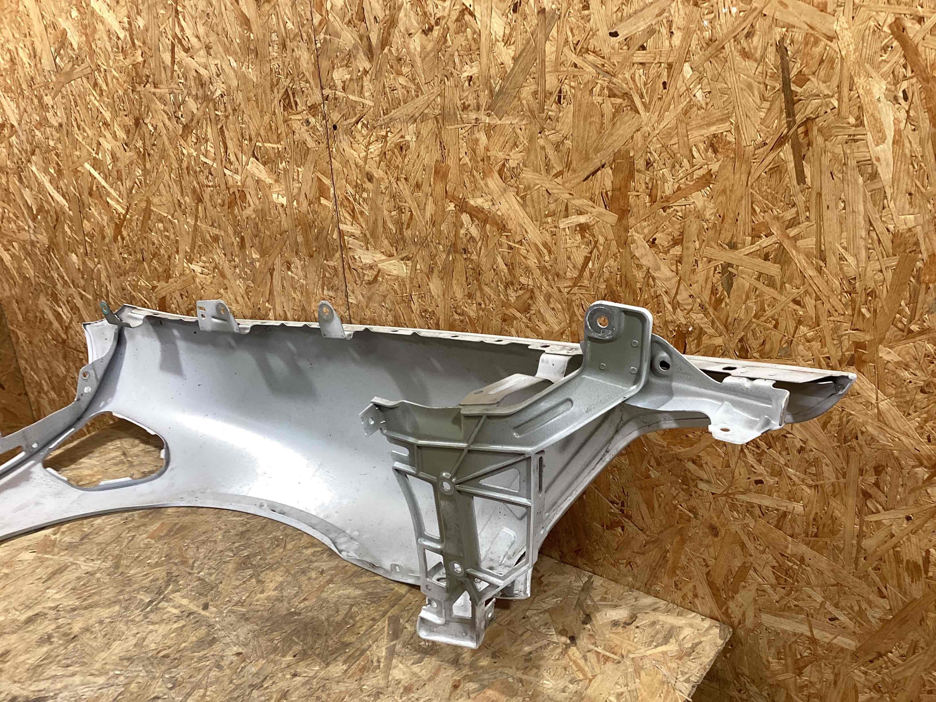 Крило переднє ліве Porsche Taycan 021026-102