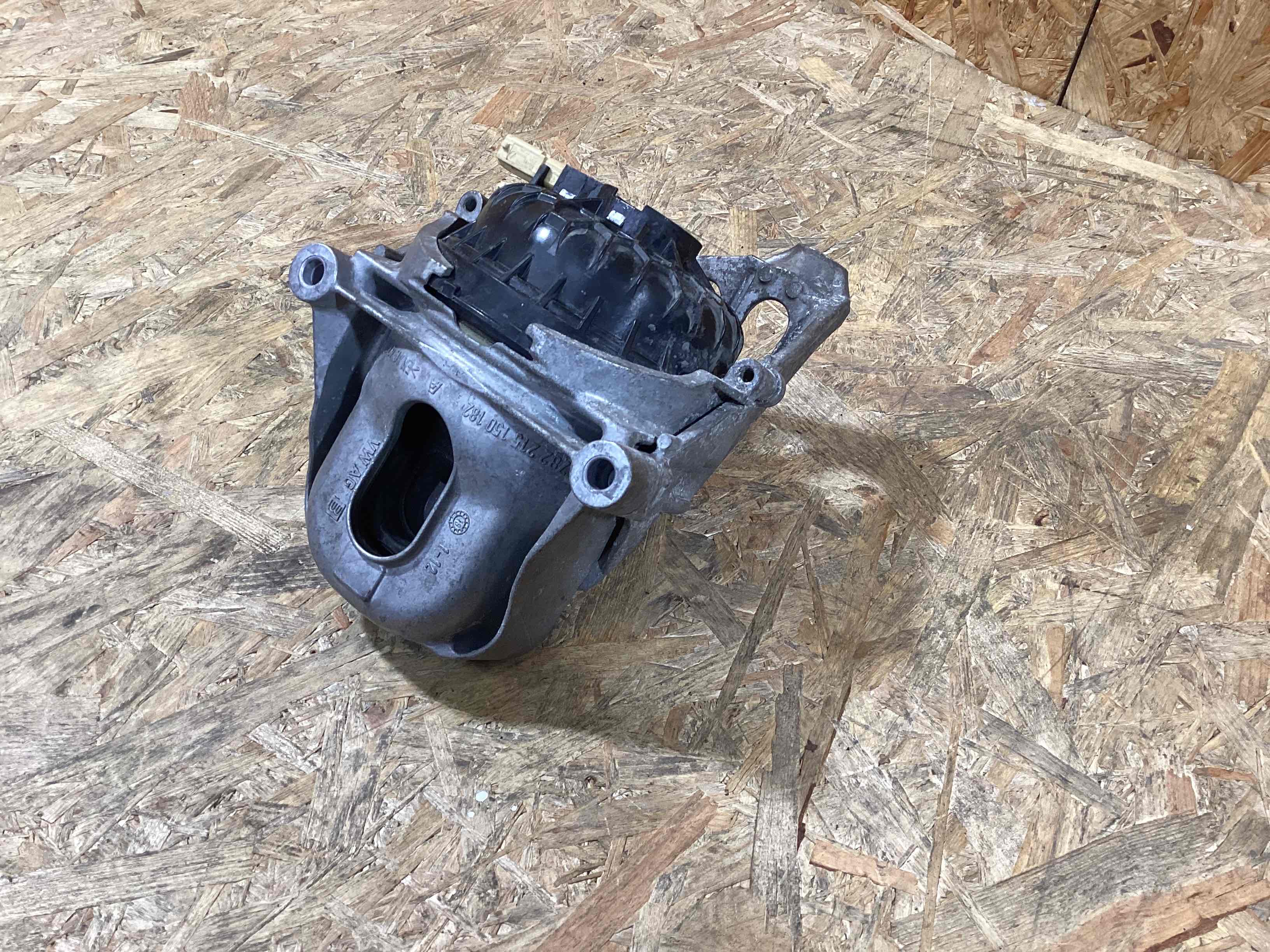Подушка кріплення двигуна Porsche Cayenne 021026-119
