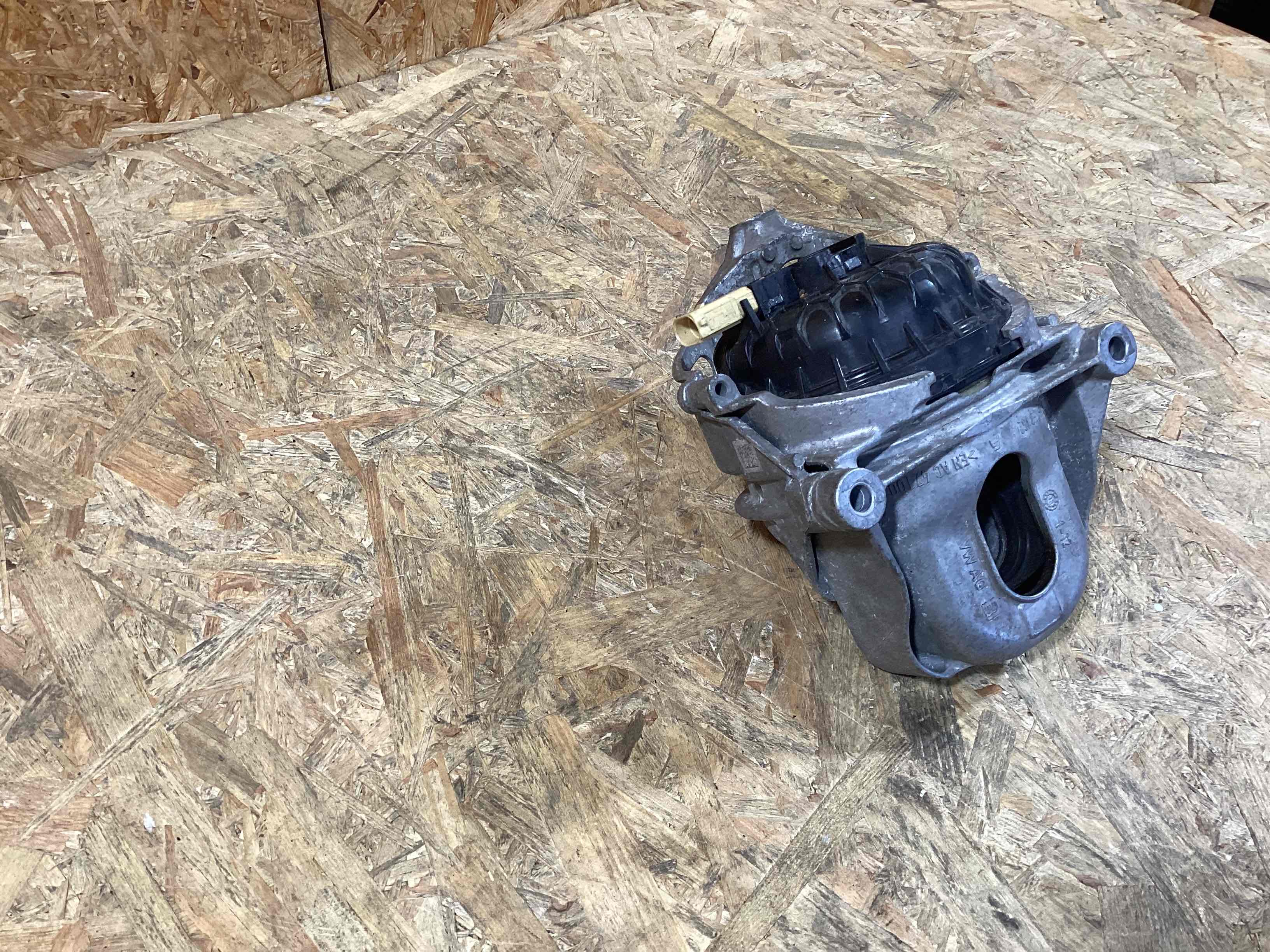 Подушка кріплення двигуна Porsche Cayenne 021026-119