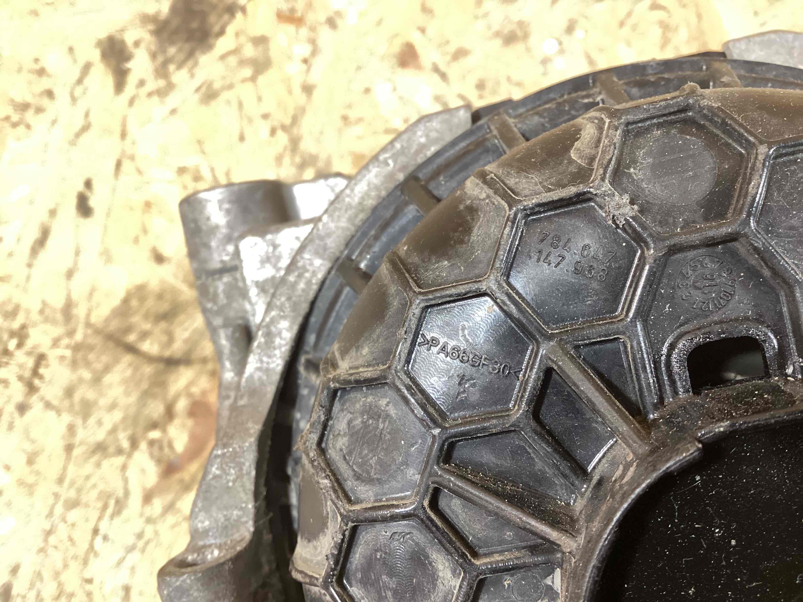 Подушка кріплення двигуна Porsche Cayenne 021026-119