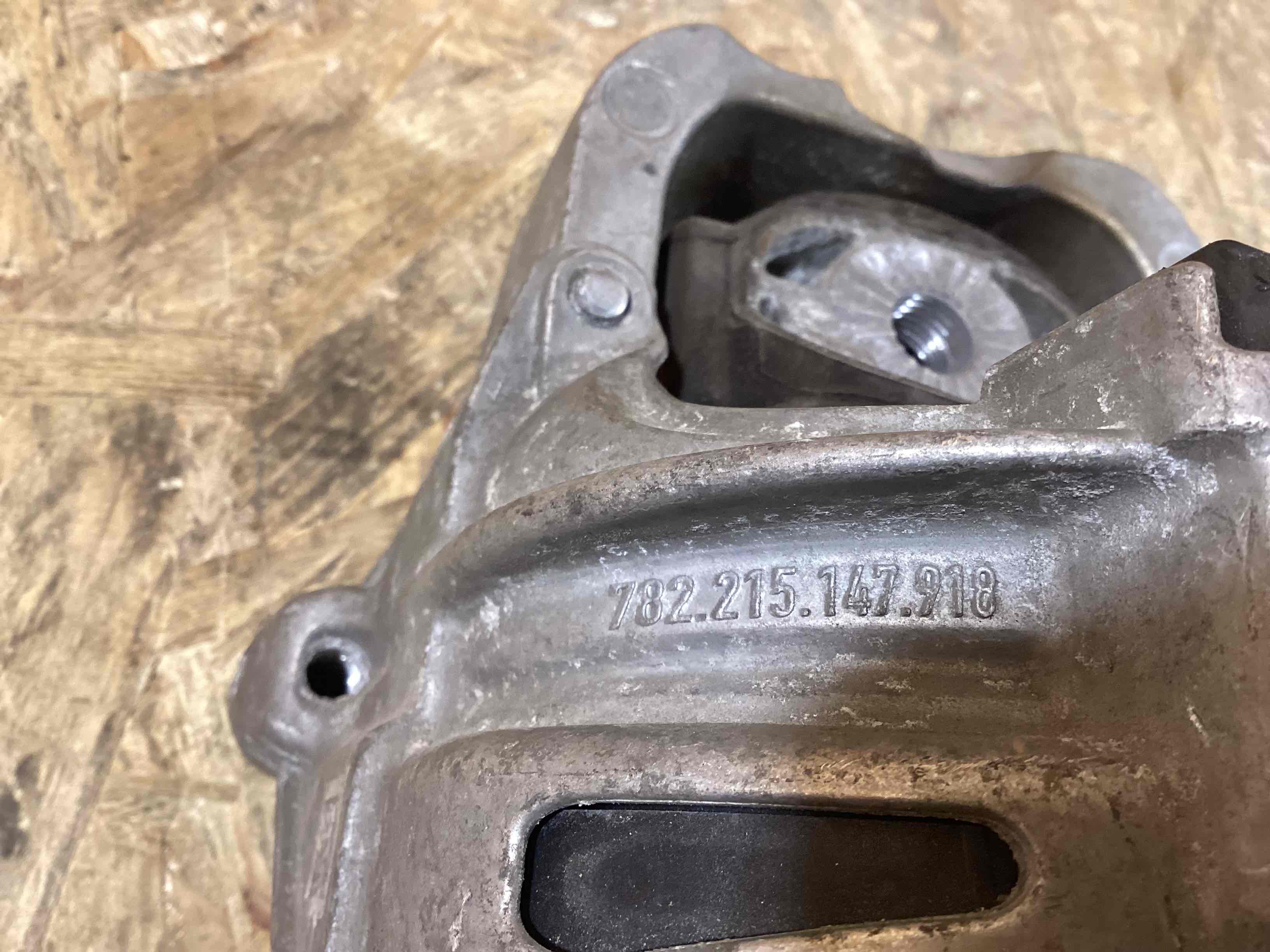 Подушка кріплення двигуна Porsche Cayenne 021026-119