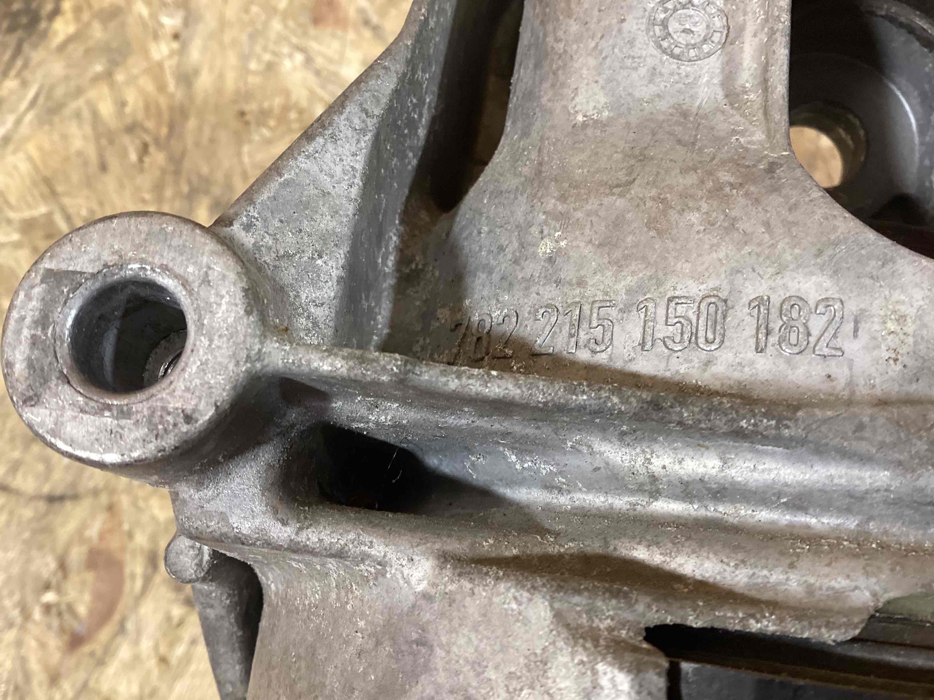 Подушка кріплення двигуна Porsche Cayenne 021026-119