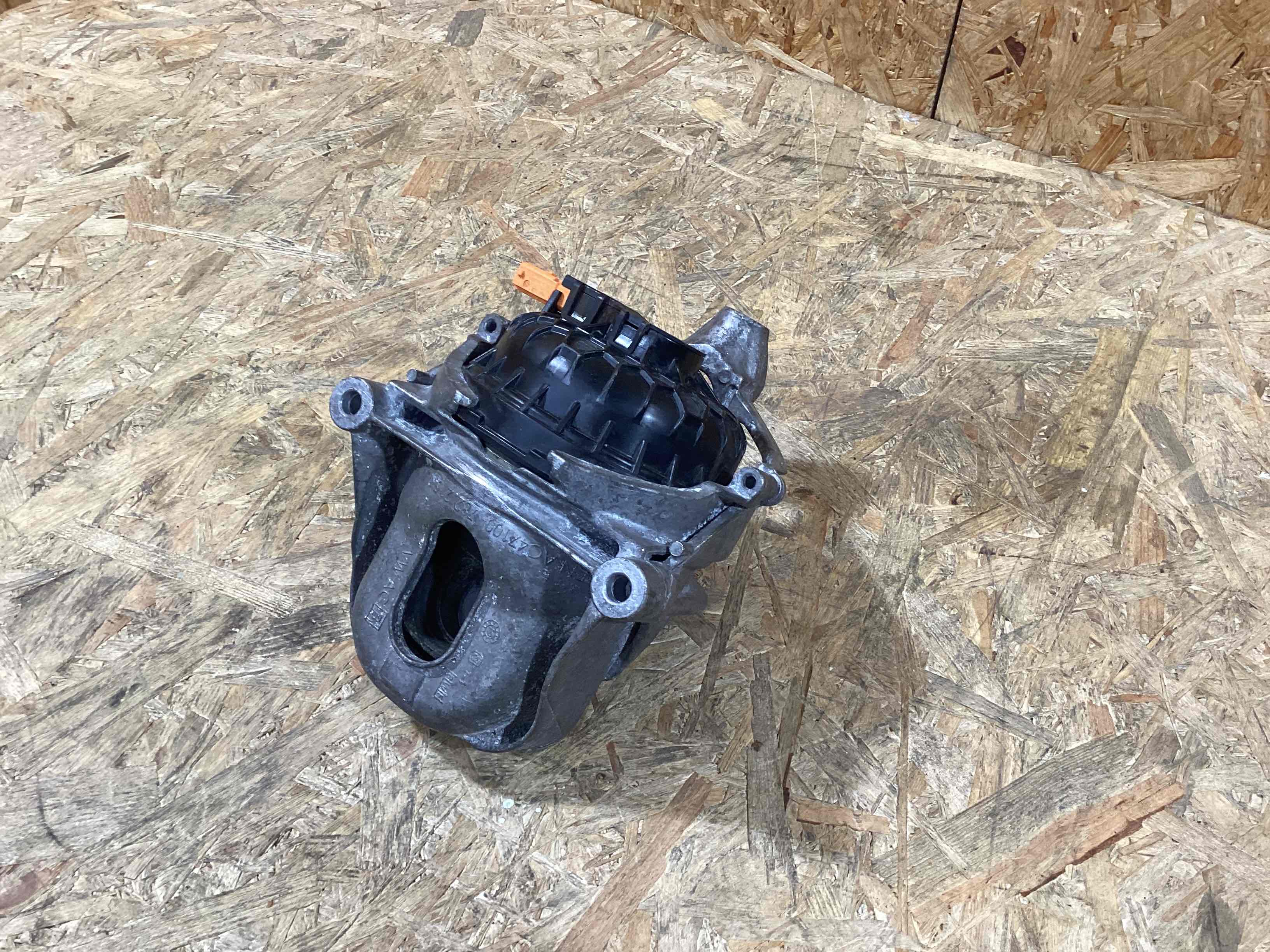 Подушка кріплення двигуна Porsche Cayenne 021026-120