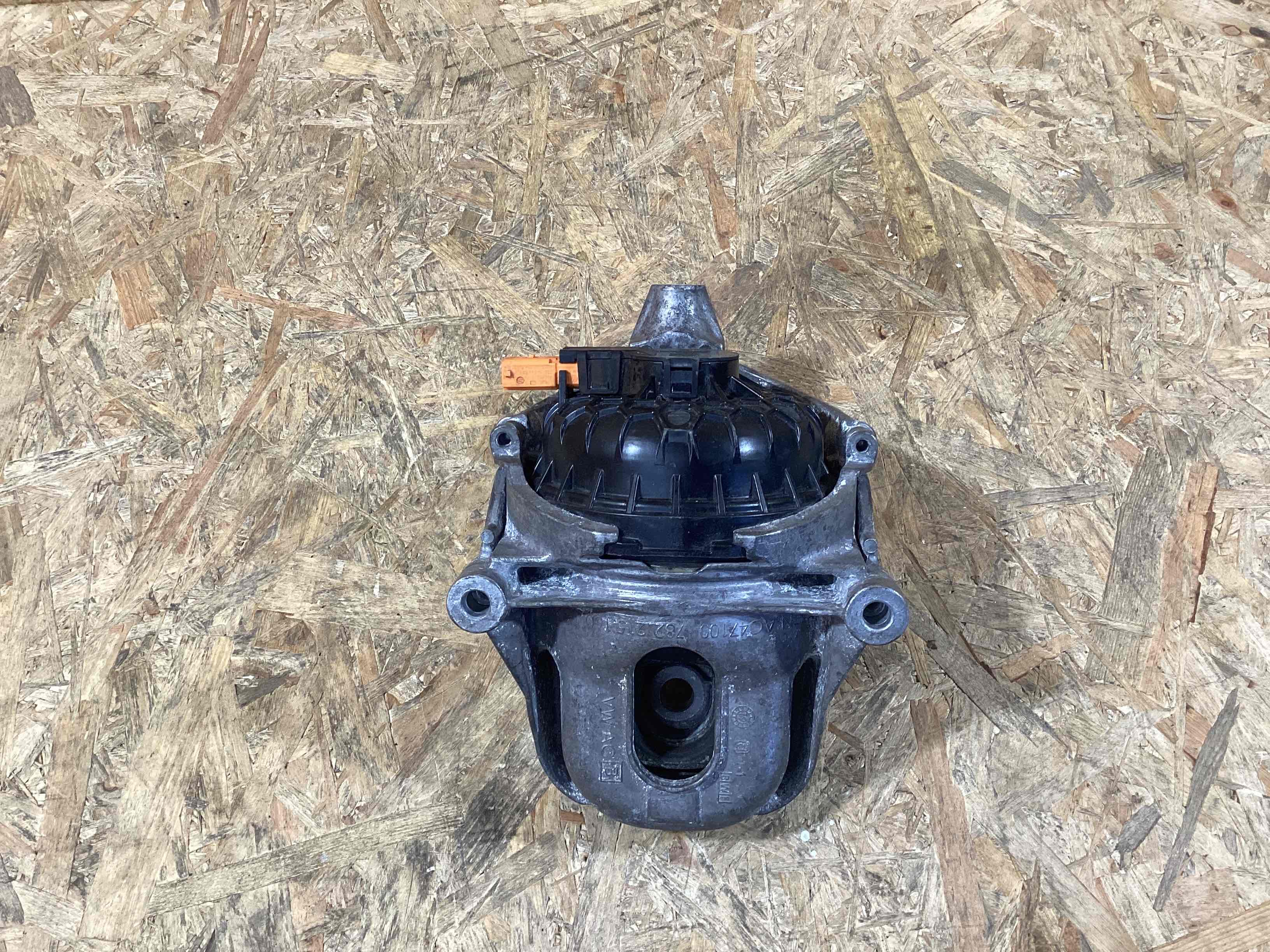 Подушка кріплення двигуна Porsche Cayenne 021026-120