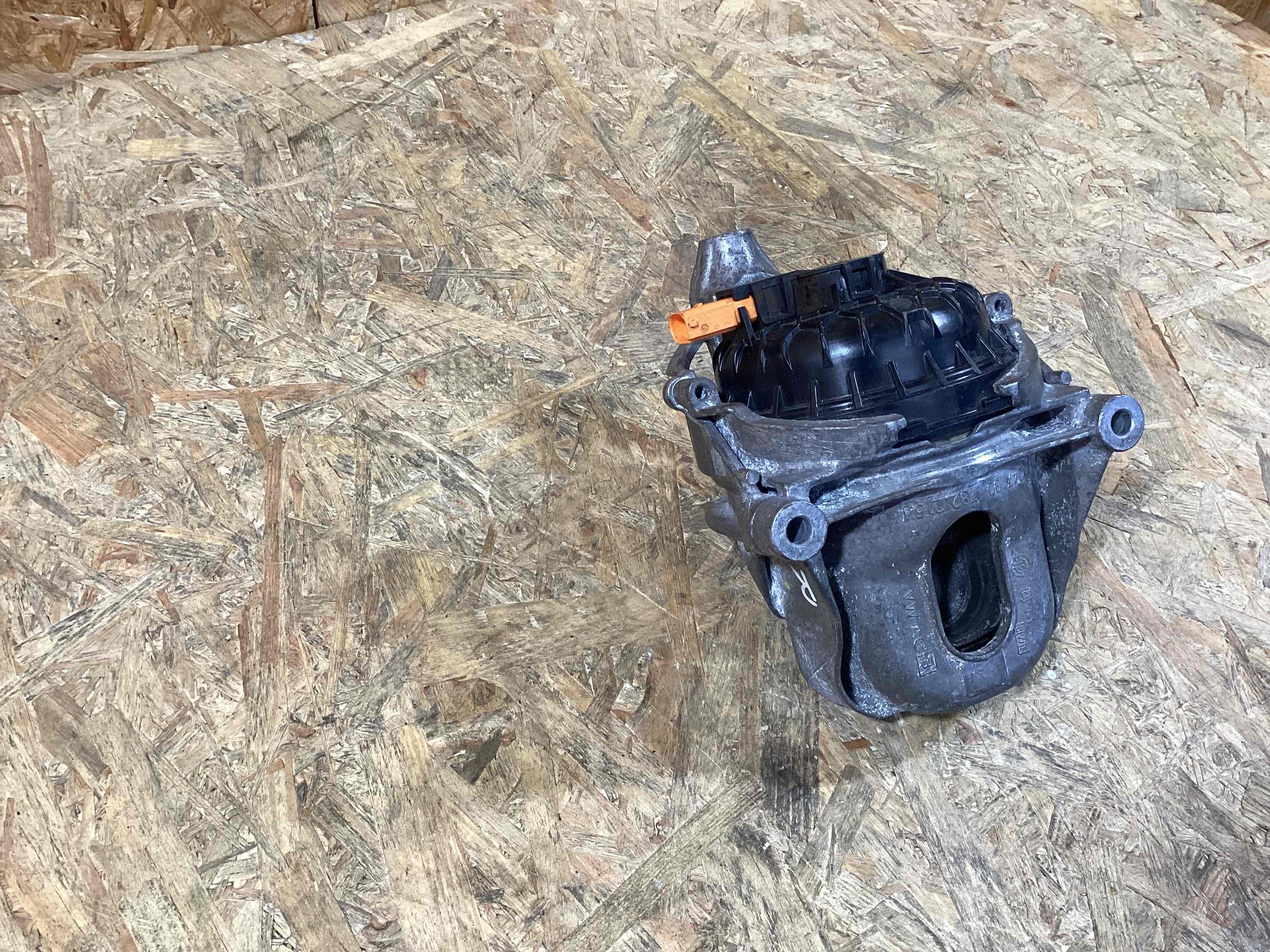Подушка кріплення двигуна Porsche Cayenne 021026-120
