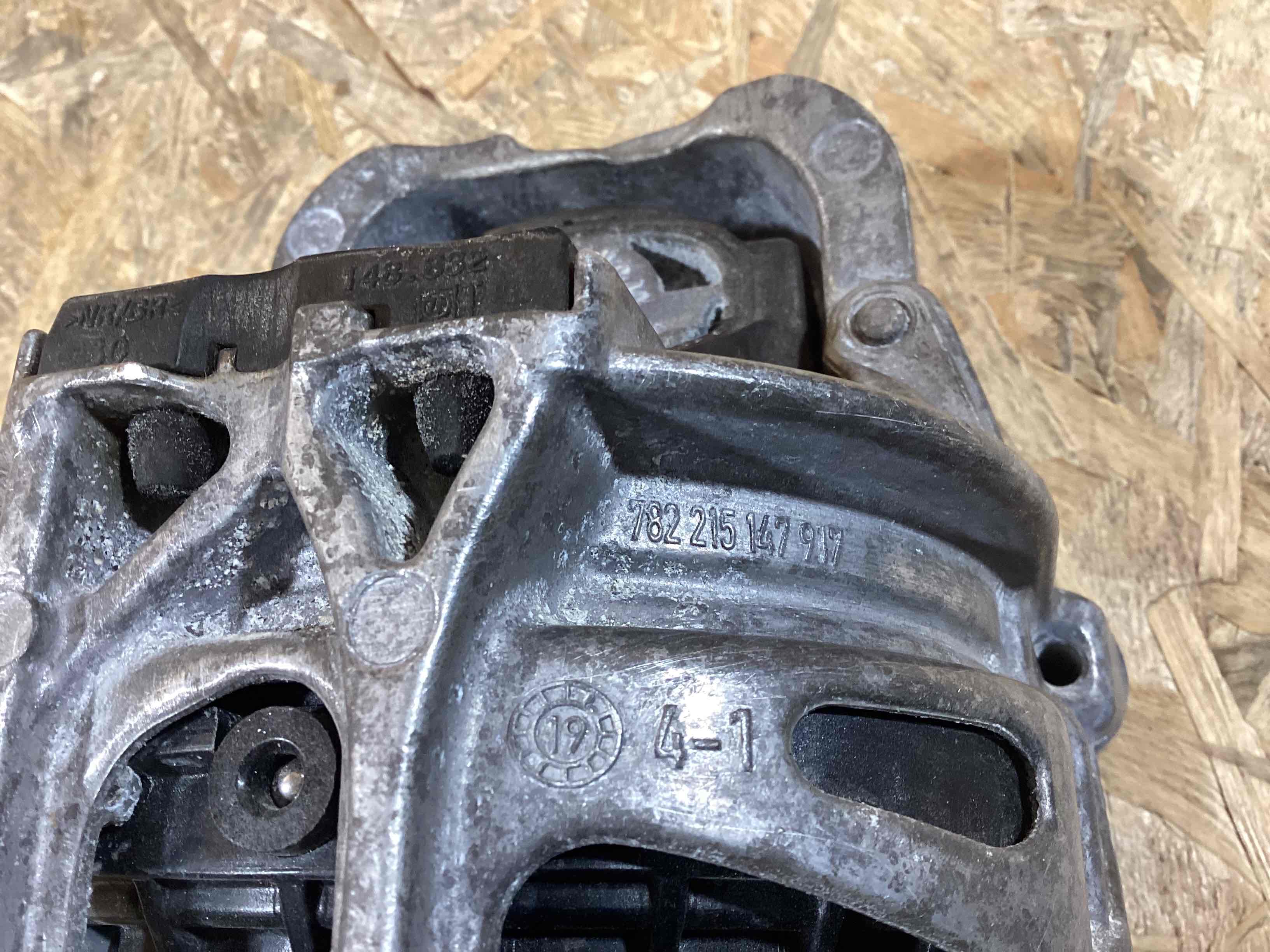 Подушка кріплення двигуна Porsche Cayenne 021026-120