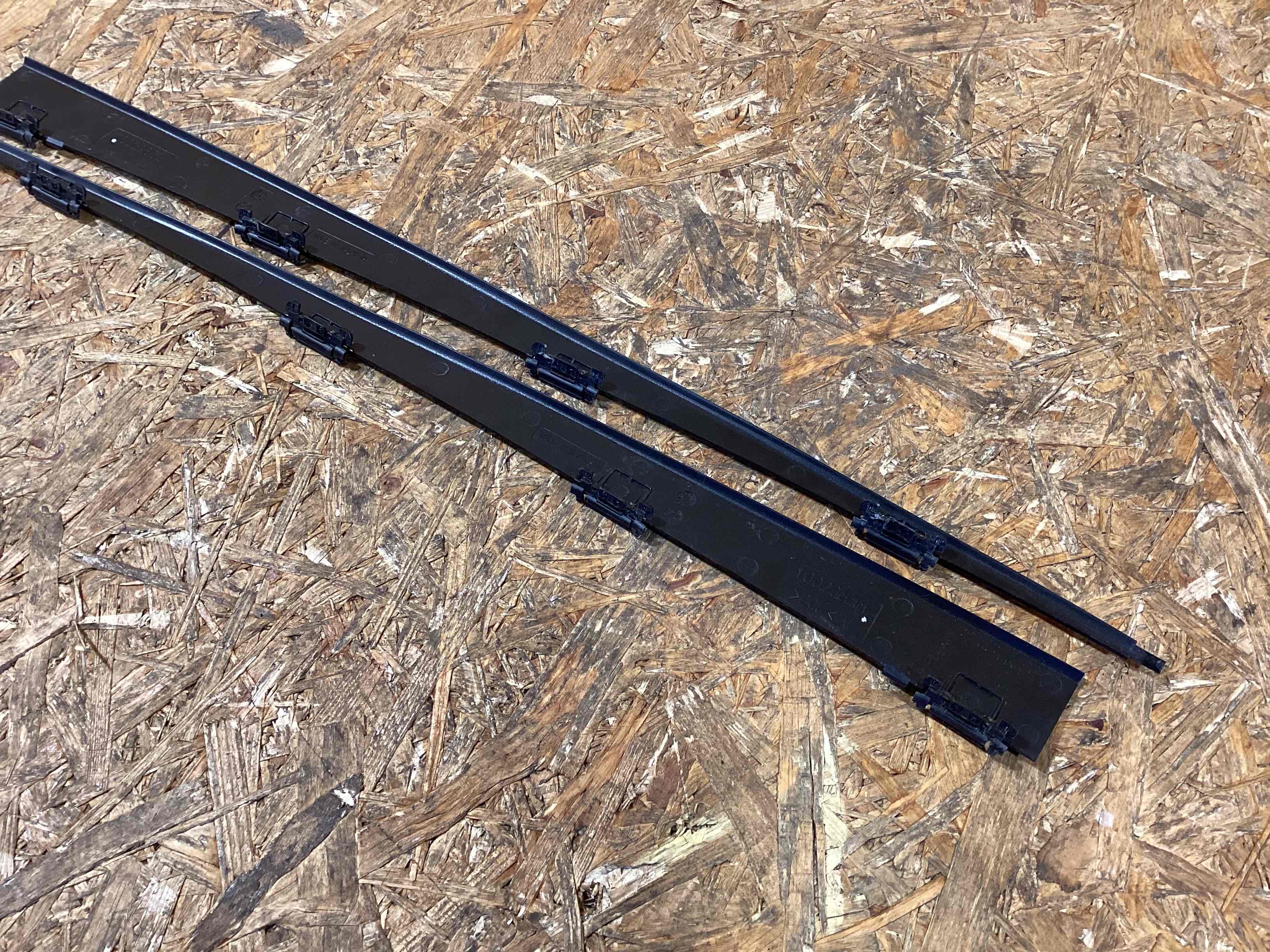 Уплотнитель стекла/двери Porsche Panamera 030326-104