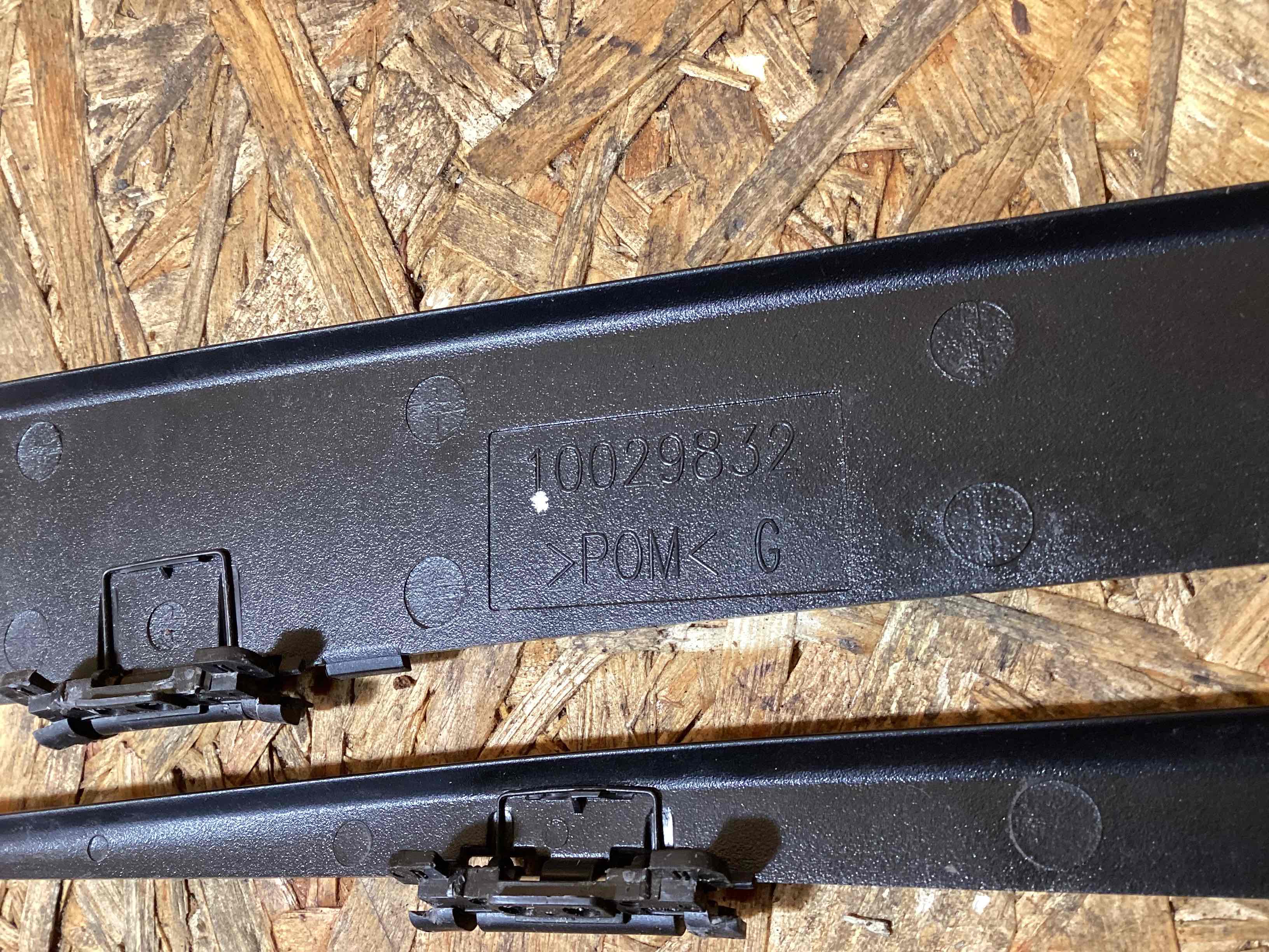 Уплотнитель стекла/двери Porsche Panamera 030326-104