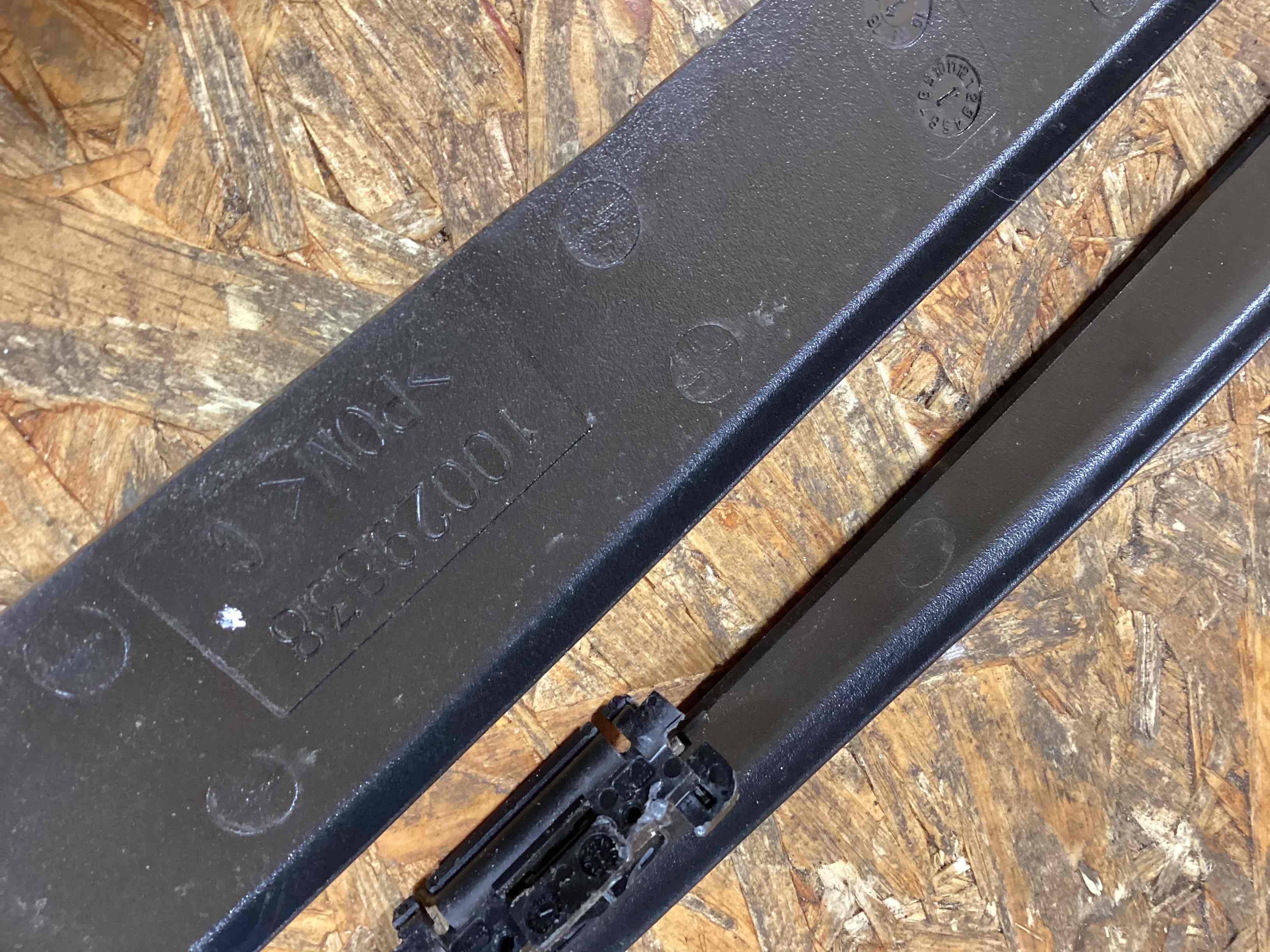 Уплотнитель стекла/двери Porsche Panamera 030326-104