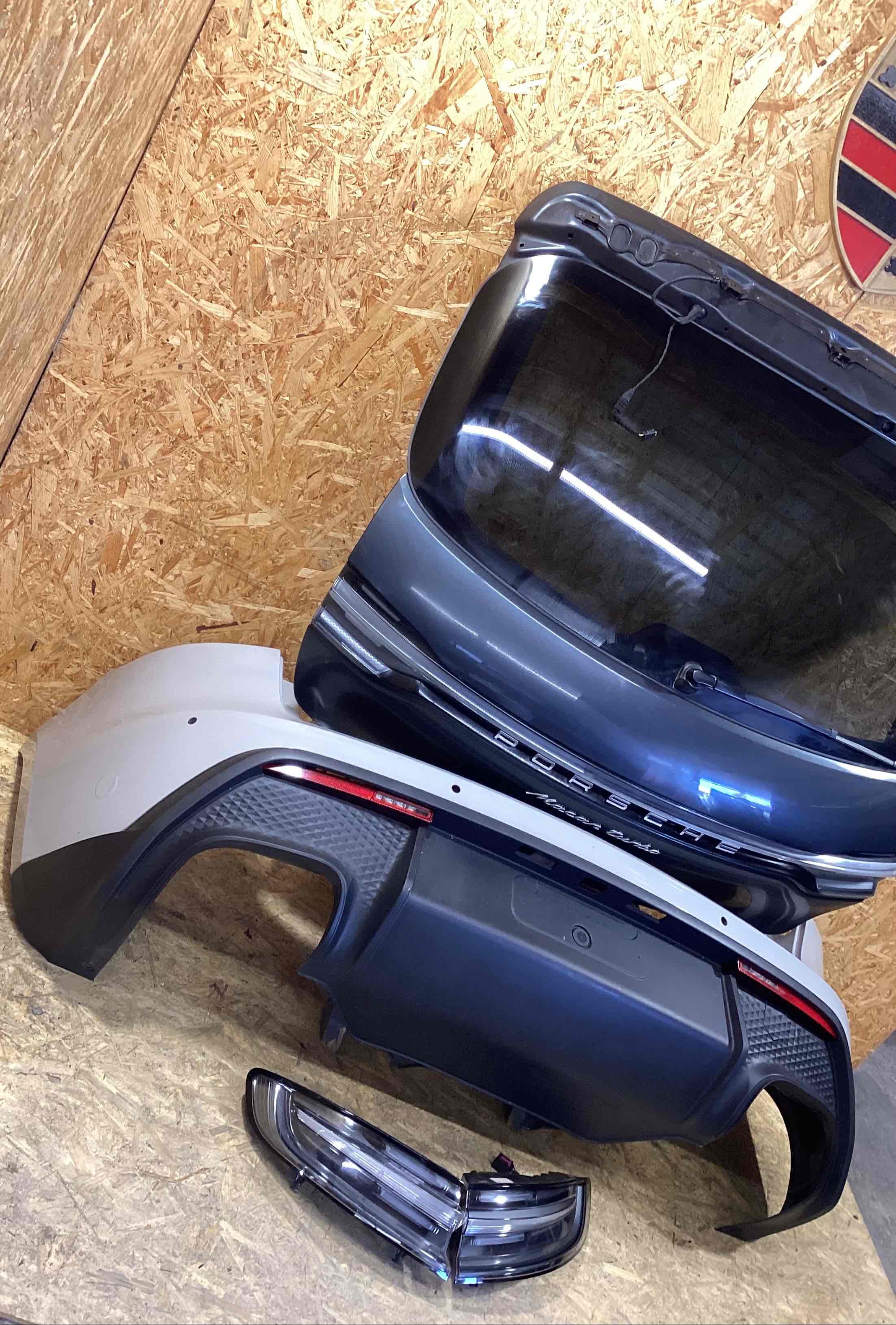 Крышка багажника, дверь багажника Porsche Macan 030426-102