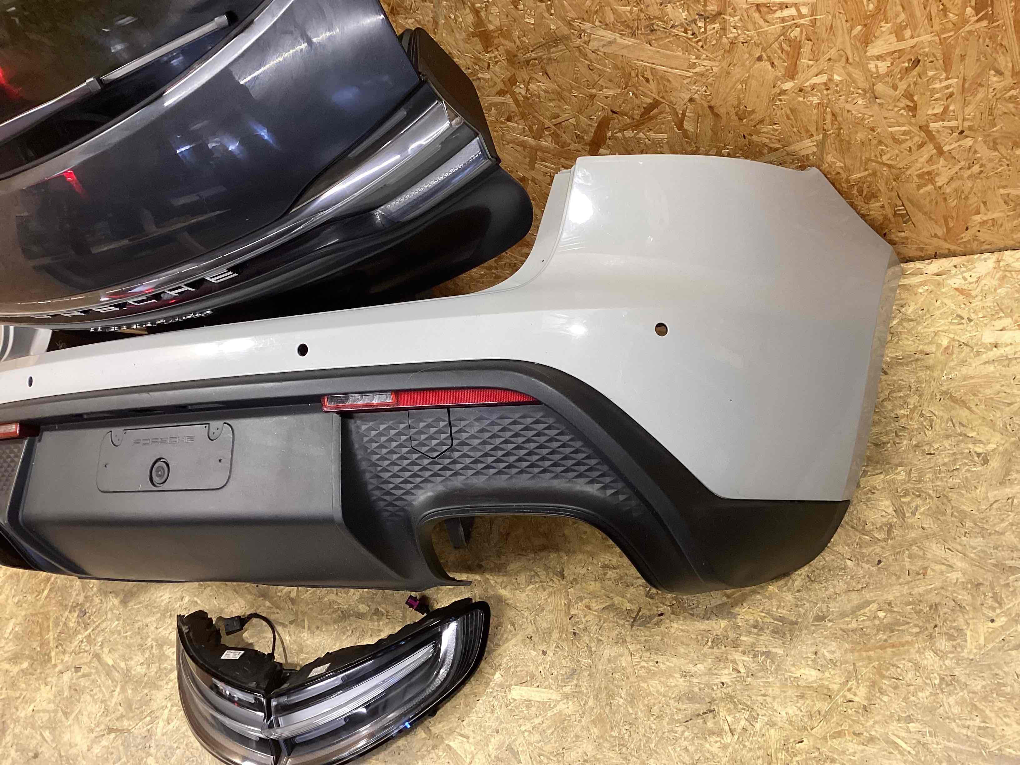 Крышка багажника, дверь багажника Porsche Macan 030426-102