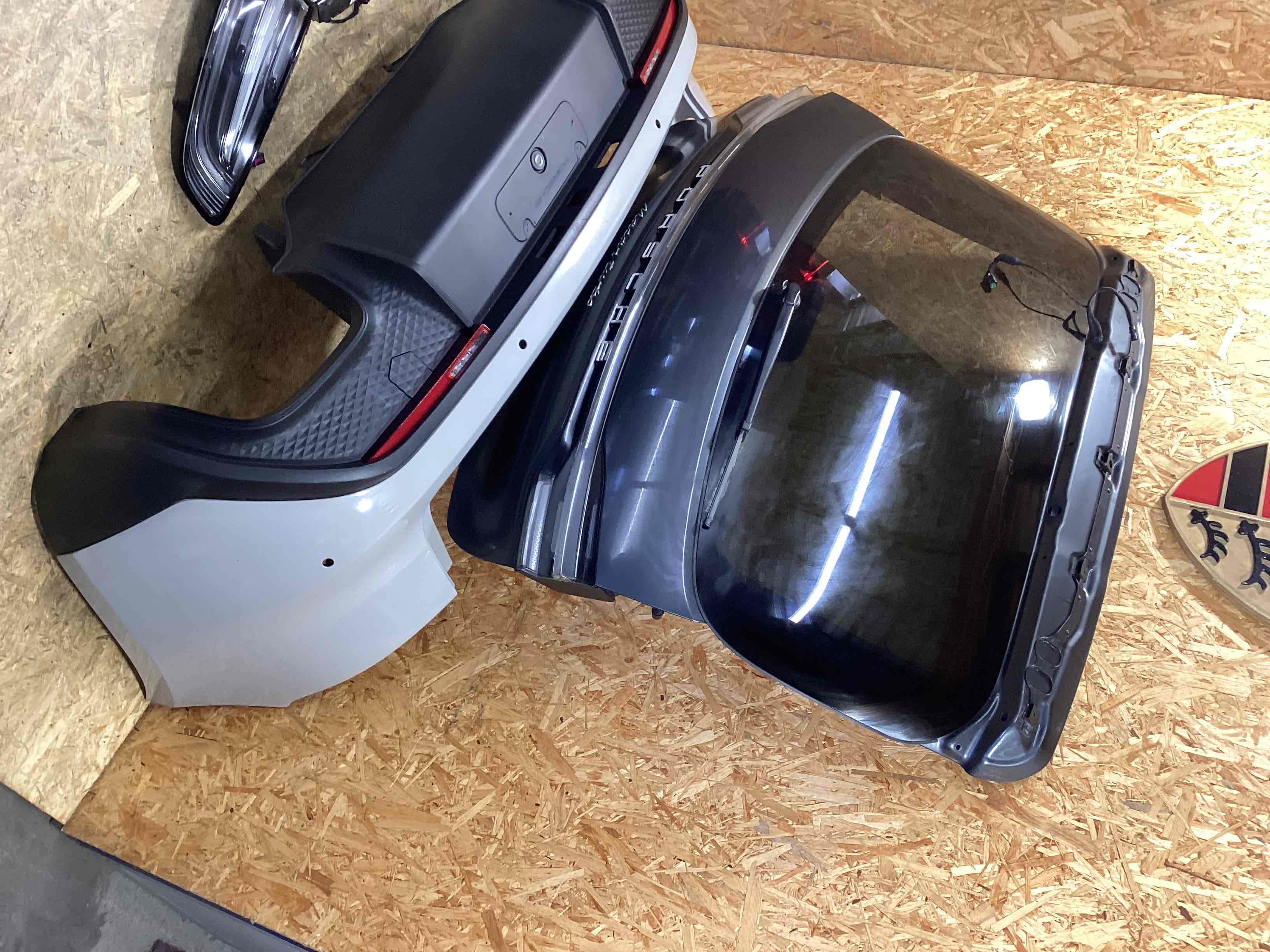 Крышка багажника, дверь багажника Porsche Macan 030426-102