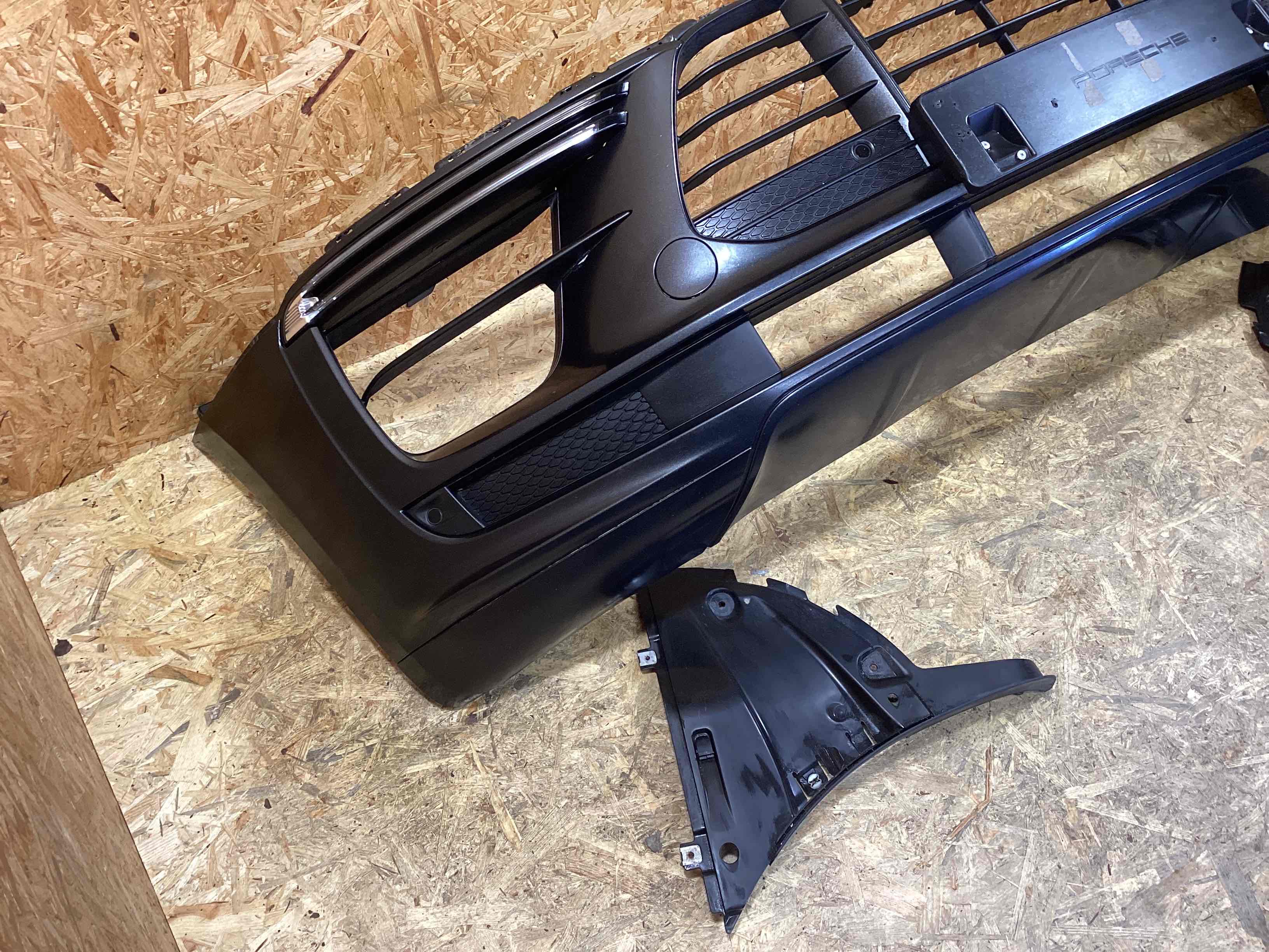 Бампер передний Porsche Macan 030426-103