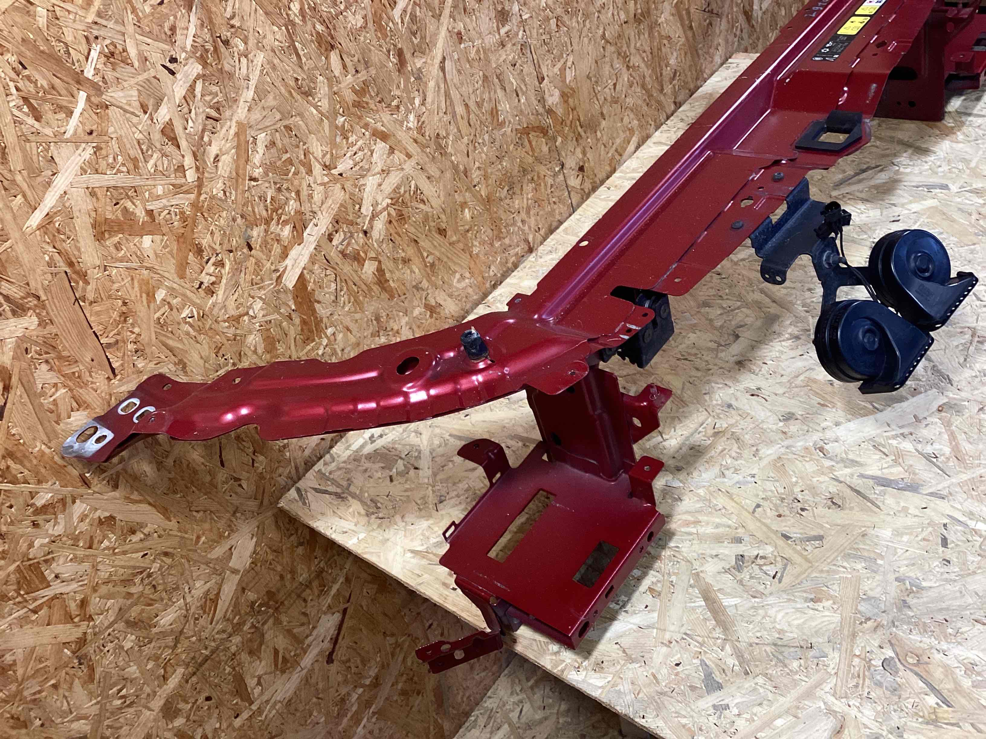 Передняя панель крепления облицовки (телевизор) Land Rover Discovery Sport L550 030426-104