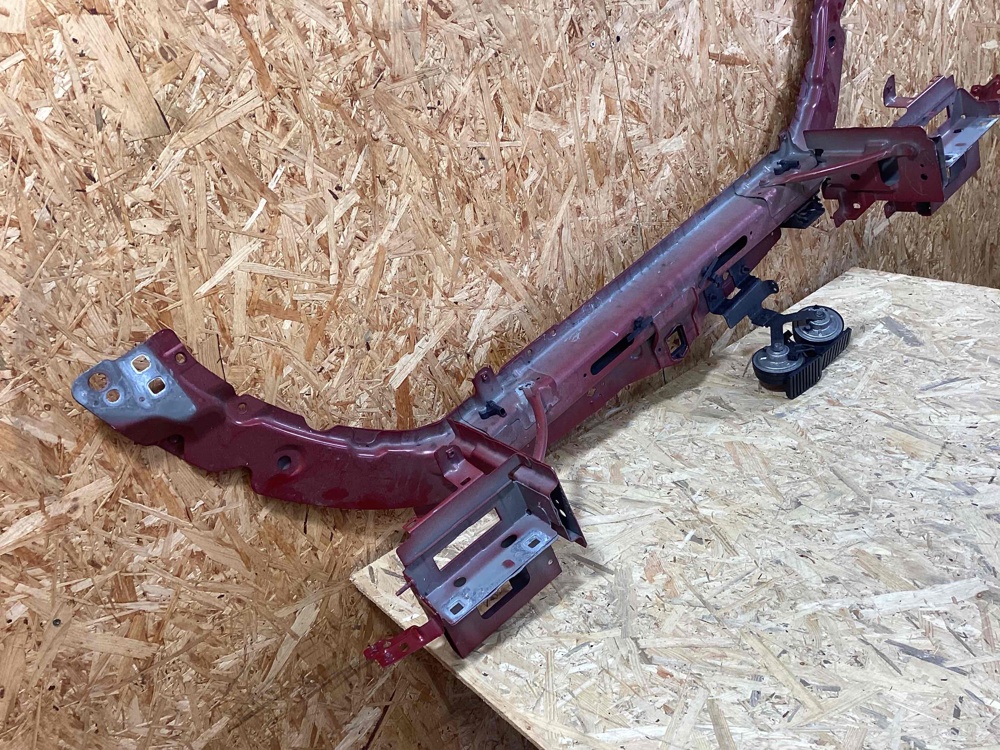 Передняя панель крепления облицовки (телевизор) Land Rover Discovery Sport L550 030426-104