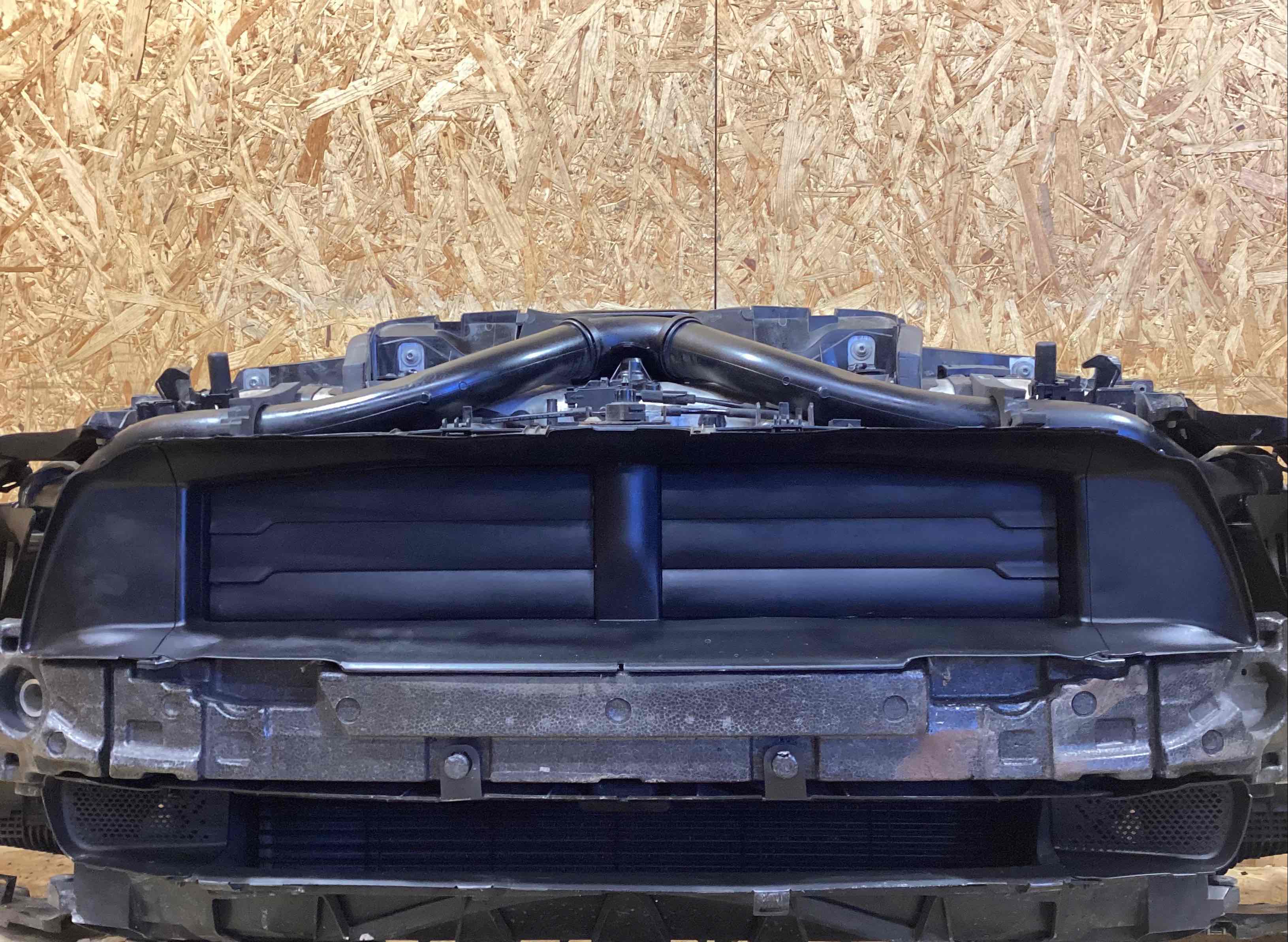 Передняя панель крепления облицовки (телевизор) Porsche Macan 030426-107