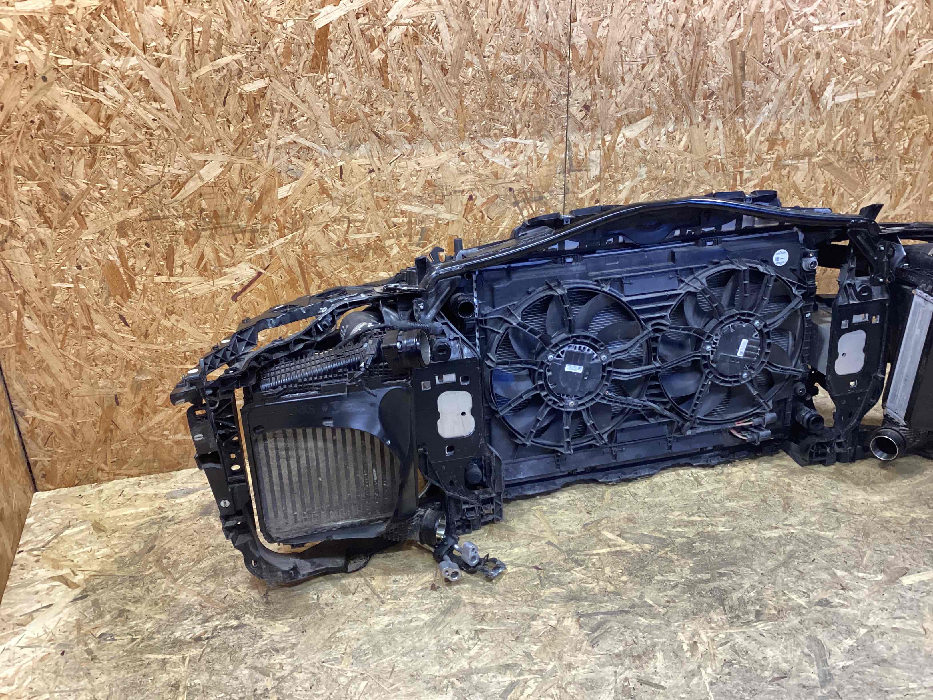 Передняя панель крепления облицовки (телевизор) Porsche Macan 030426-107