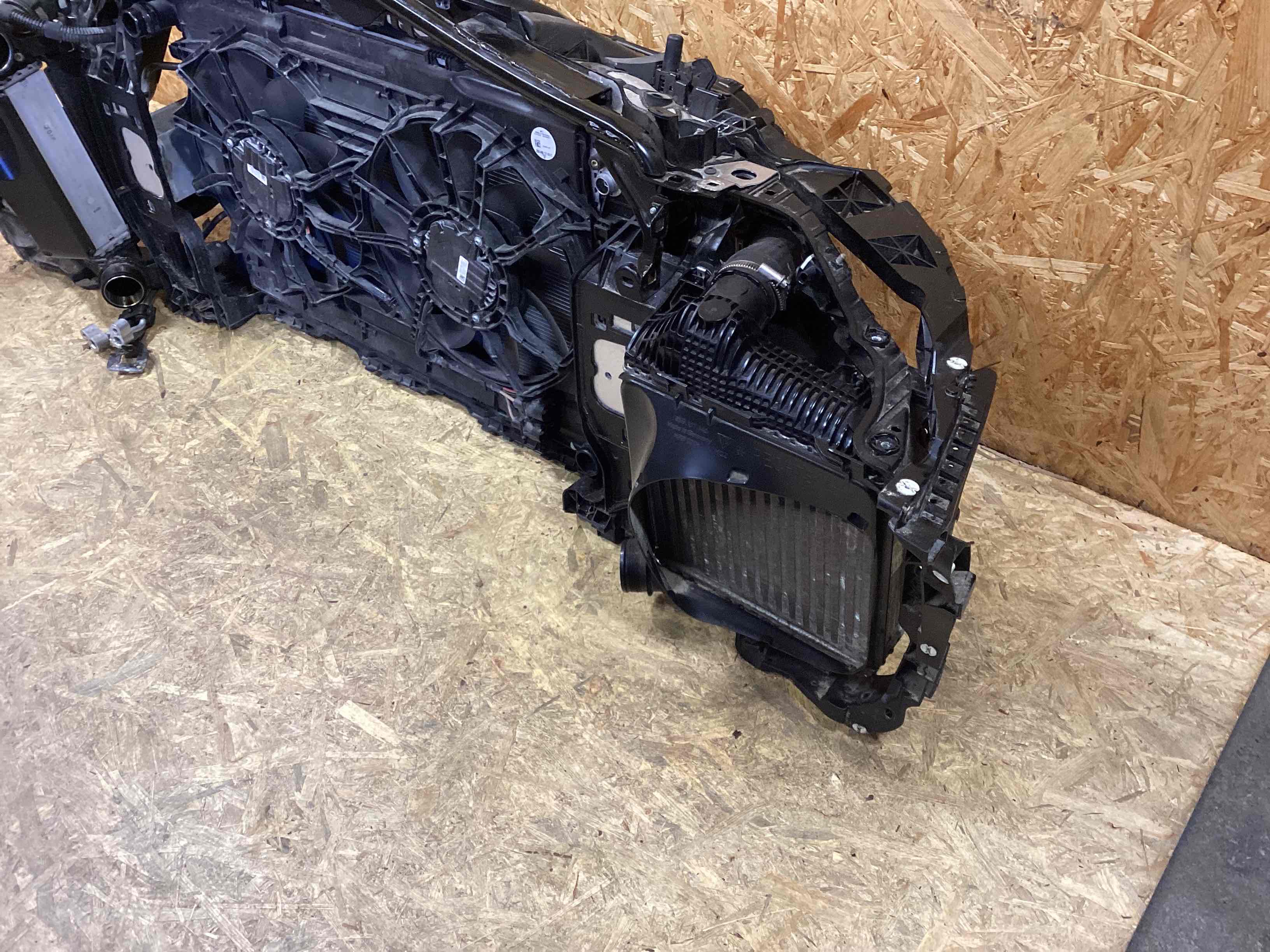 Передняя панель крепления облицовки (телевизор) Porsche Macan 030426-107