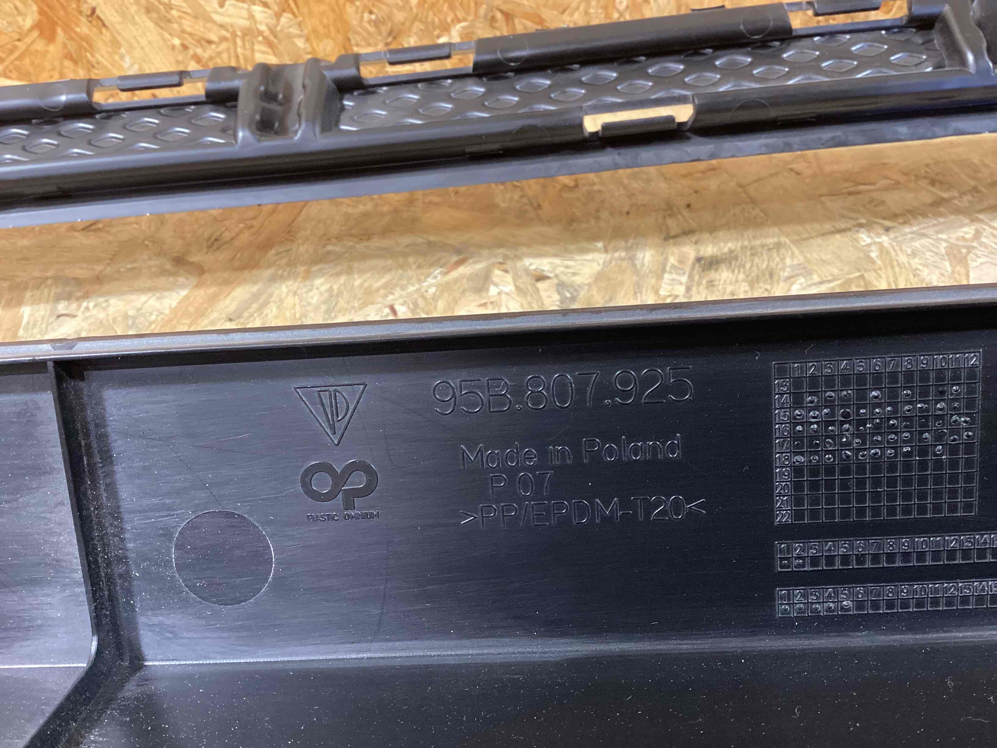 Заглушка, вставка (решетка) в бампер Porsche Macan 030726-105