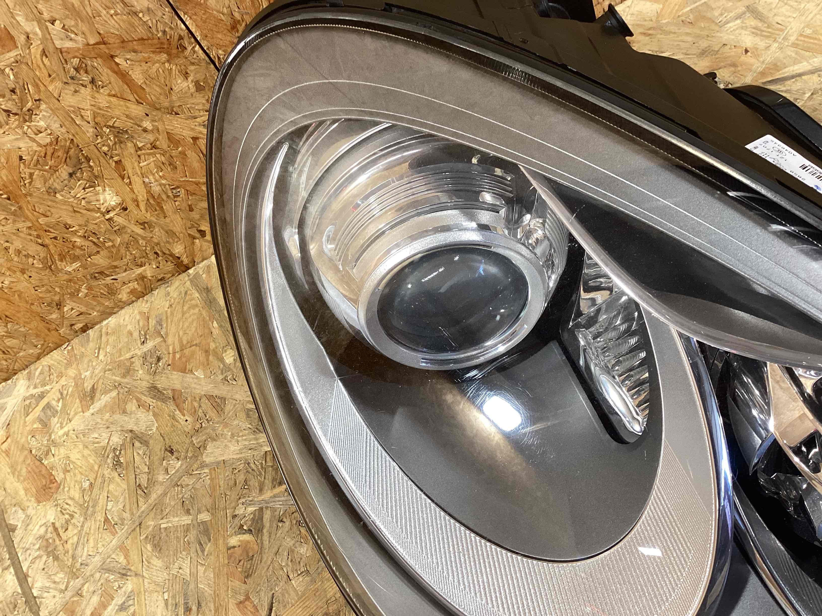 Фара правая Porsche Cayenne 030826-101