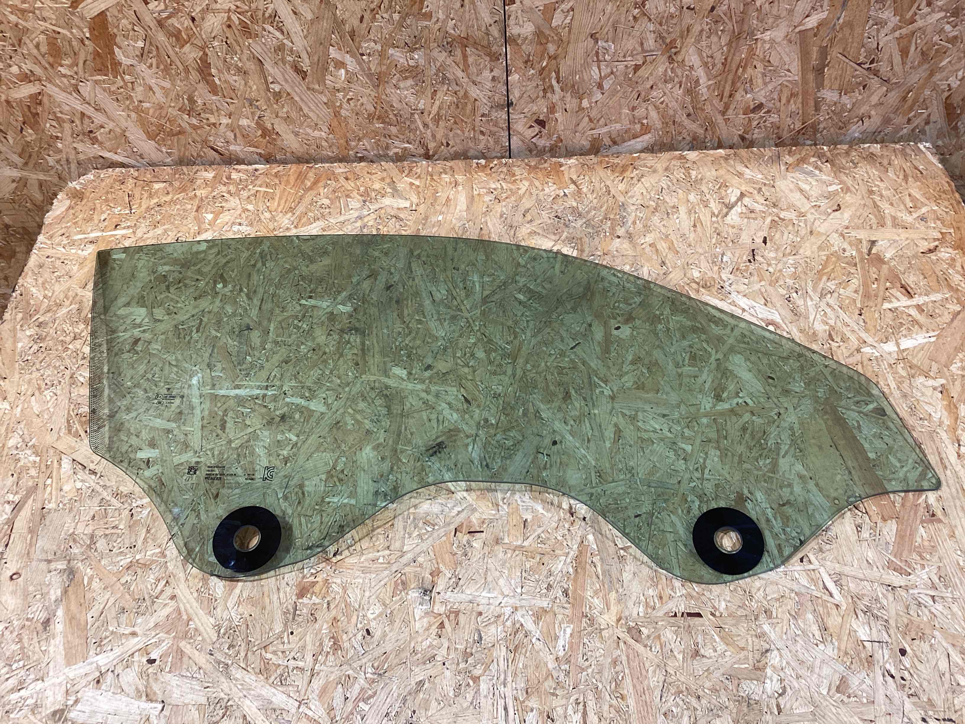 Стекло двери Porsche 911 030925-128