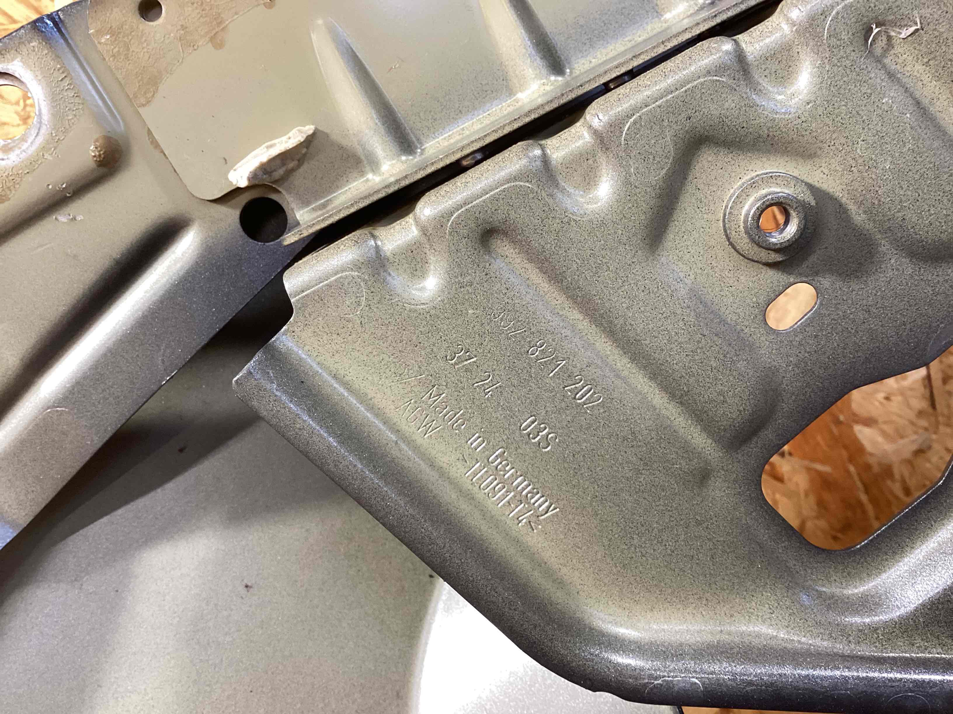 Крило переднє праве Porsche 911 030926-109